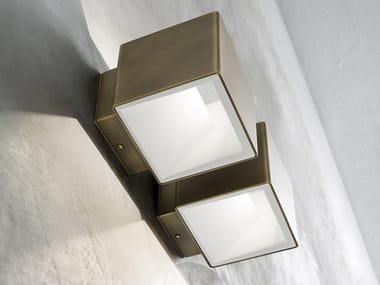 Aldo Bernardi, CUBETTO Applique in ottone