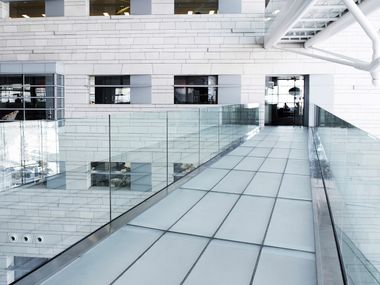 GLASS U P2 Parapet By IAM DESIGN