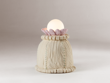 Handmade resin table lamp MARJORELLE LILY Dooq Details