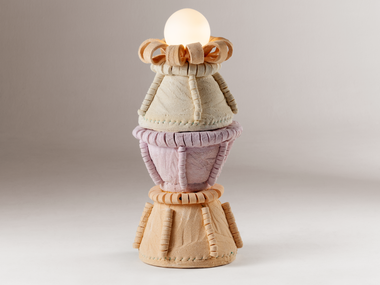 Handmade resin table lamp MARJORELLE LOTUS Dooq Details