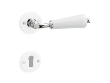 THPG, 179969 Maniglia in porcellana su rosetta con bocchetta