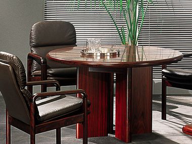 Round wooden table COMMODORE Dyrlund