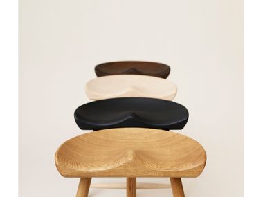 SHOEMAKER CHAIR™ N. 49 Low oak stool with footrest By Form & Refine ...