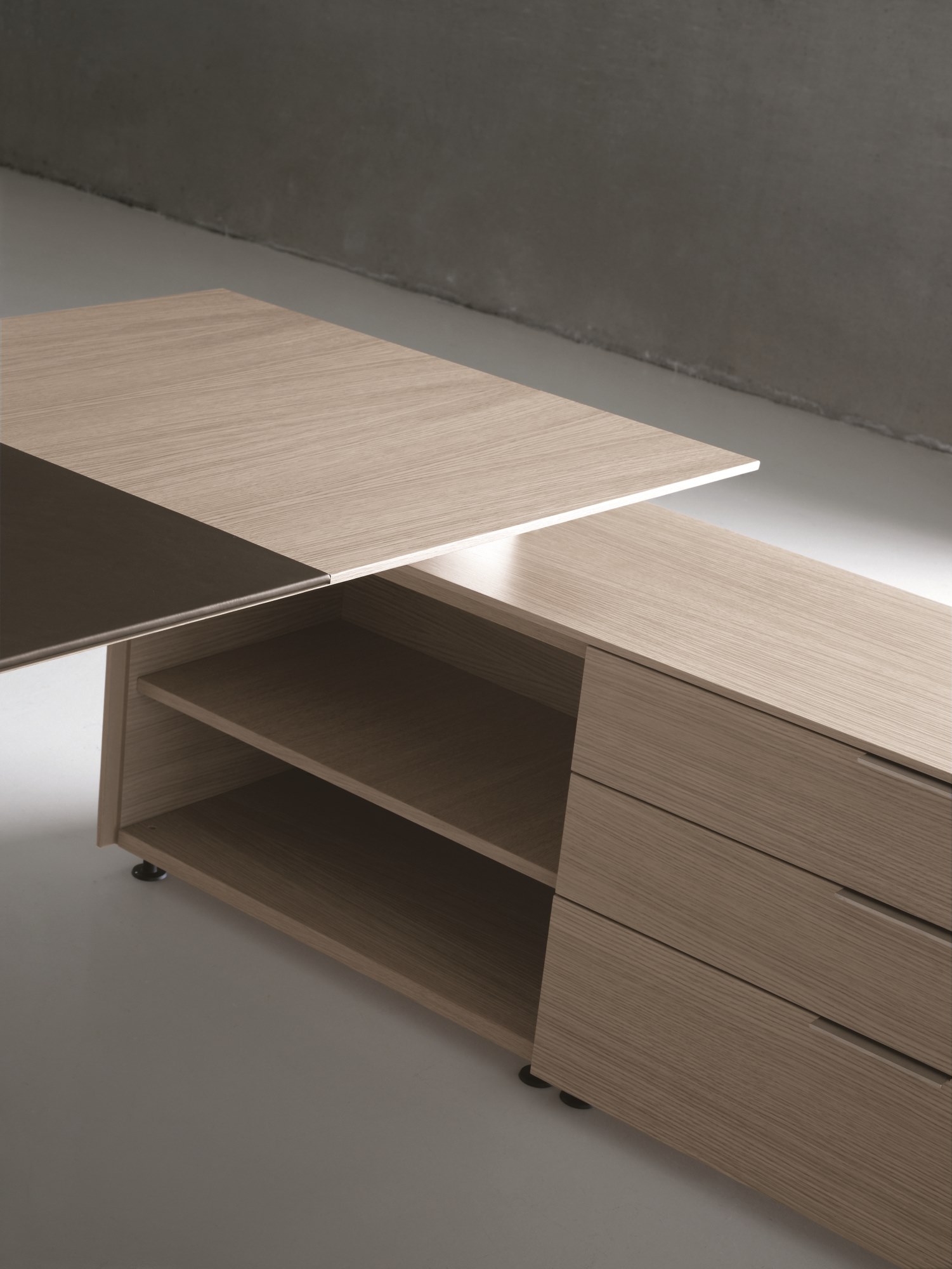 A1 DIRECTIONAL L-shaped executive desk with shelves By BK Contract ...