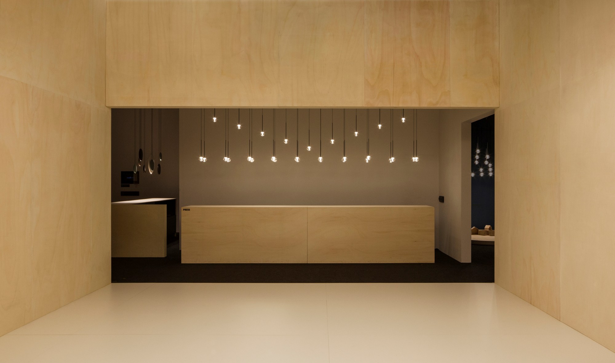 ALGORITHM Blown glass pendant lamp By Vibia | design Toan Nguyen