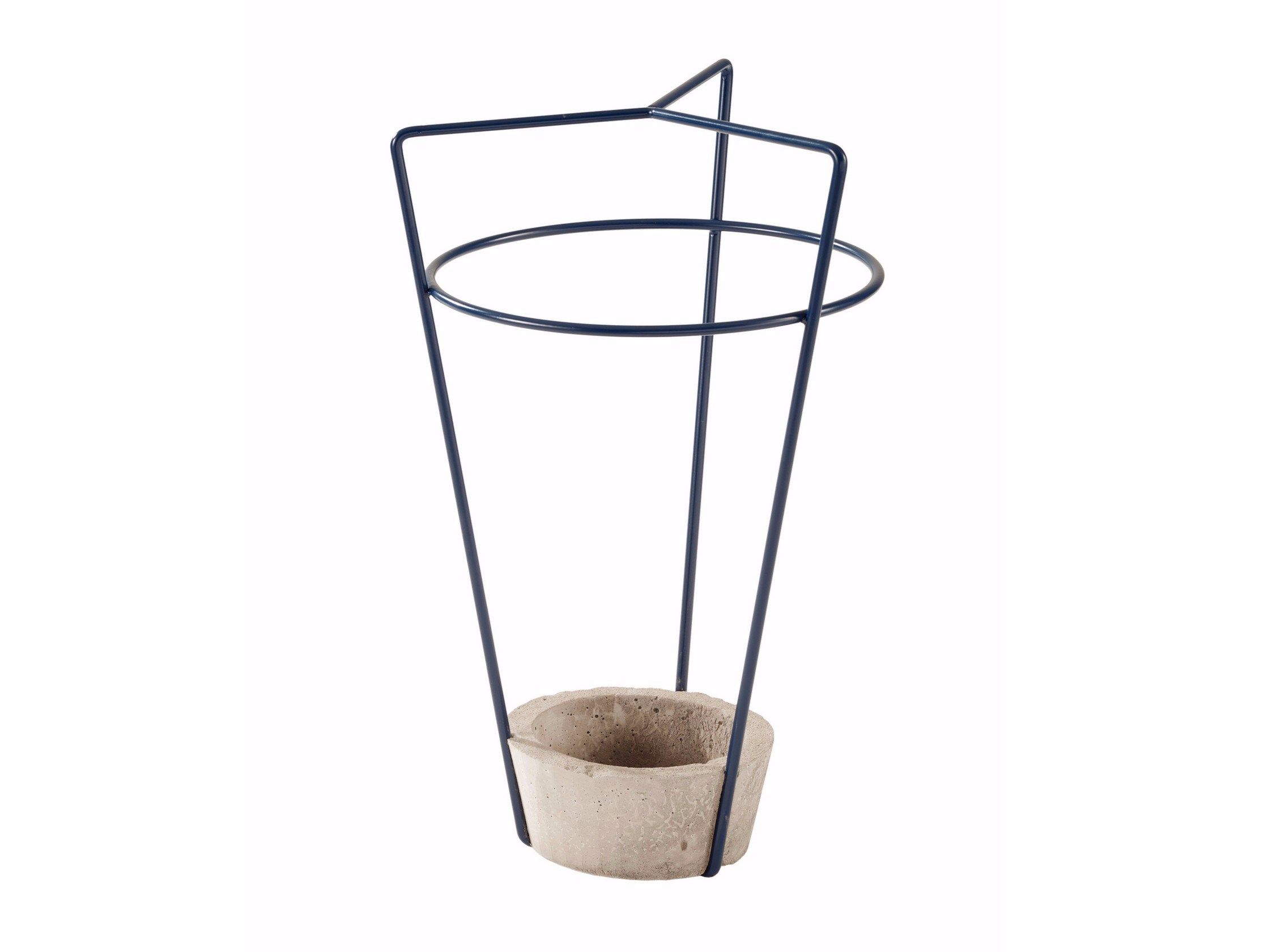 Floorstanding metal umbrella stand AMBROGIO By MEMEDESIGN design