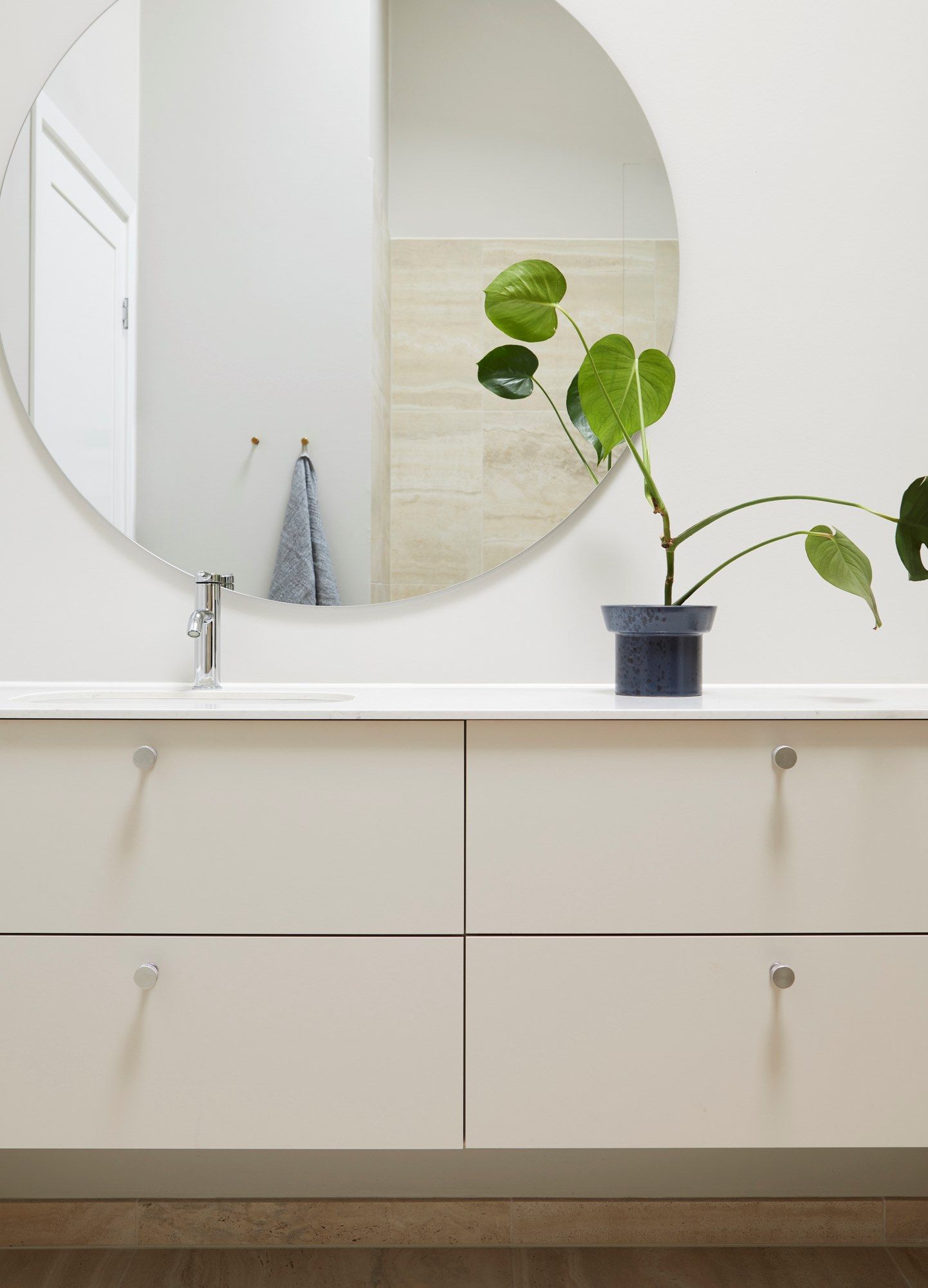 ANGLE by Form & Refine - Appendiabiti / pomello in acciaio - 2