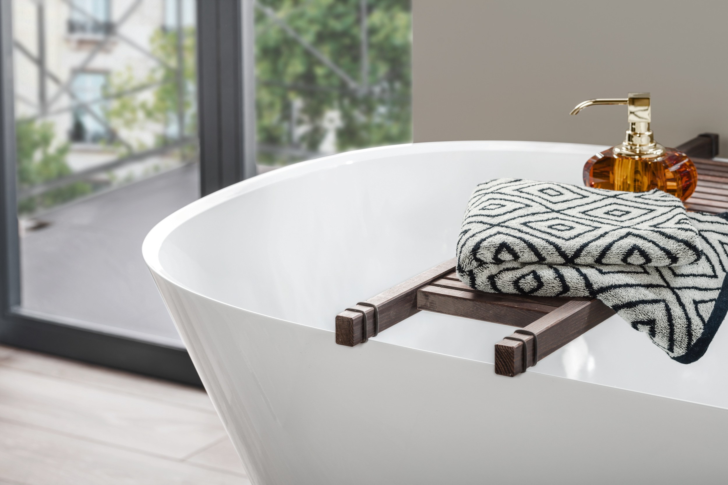ANTHEUS | Quaryl® bathtub By Villeroy & Boch design Christian Haas