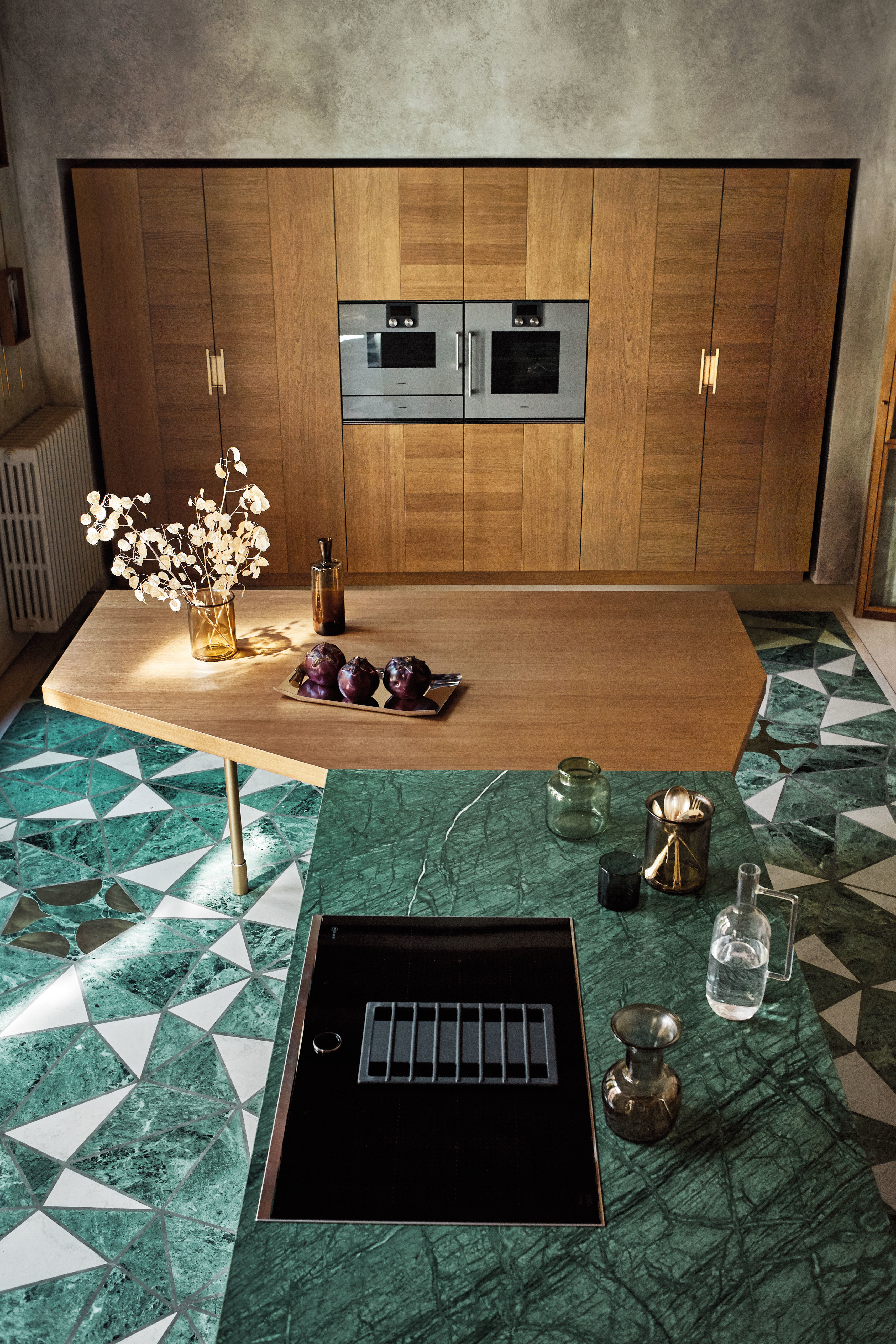 INTARSIO - ART & ORDER Oak and Green Guatemala marble kitchen with ...