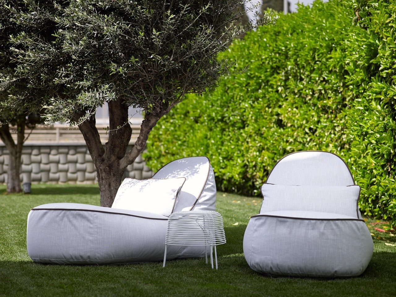 BANANA LOUNGER garden bed By mary& design Sotiris Lazou