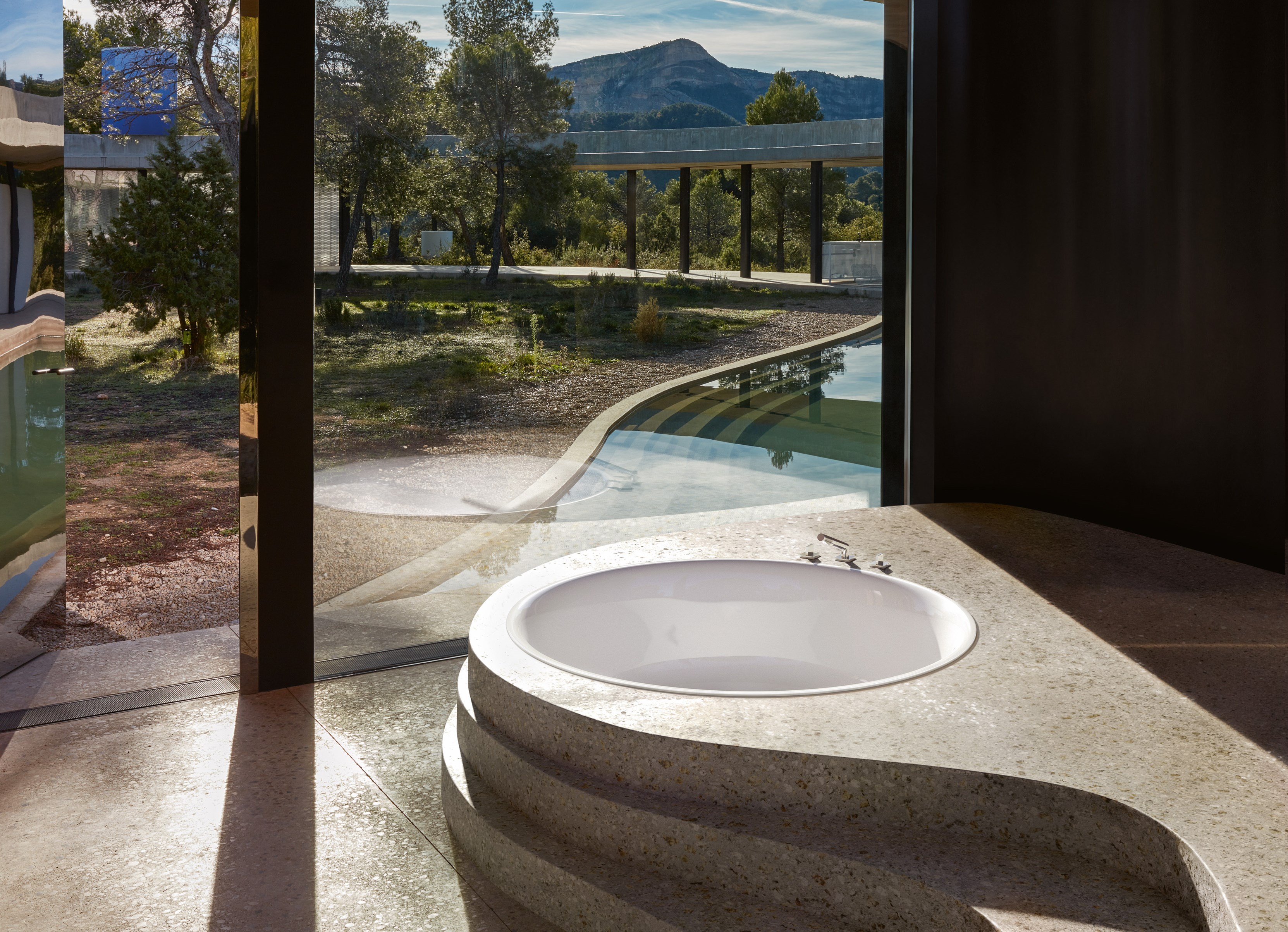 BETTEPOND Round built-in bathtub By Bette | design Tesseraux + Partner