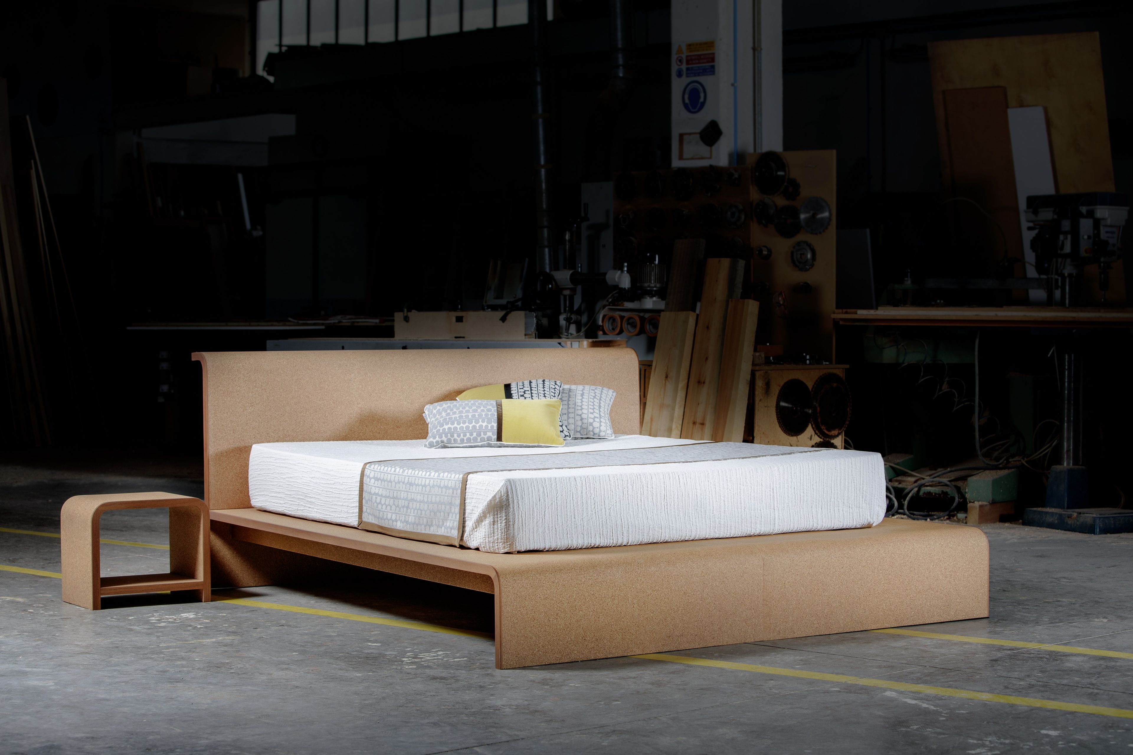 BISU Cork bedside table By OTQ design Matteo Congiu