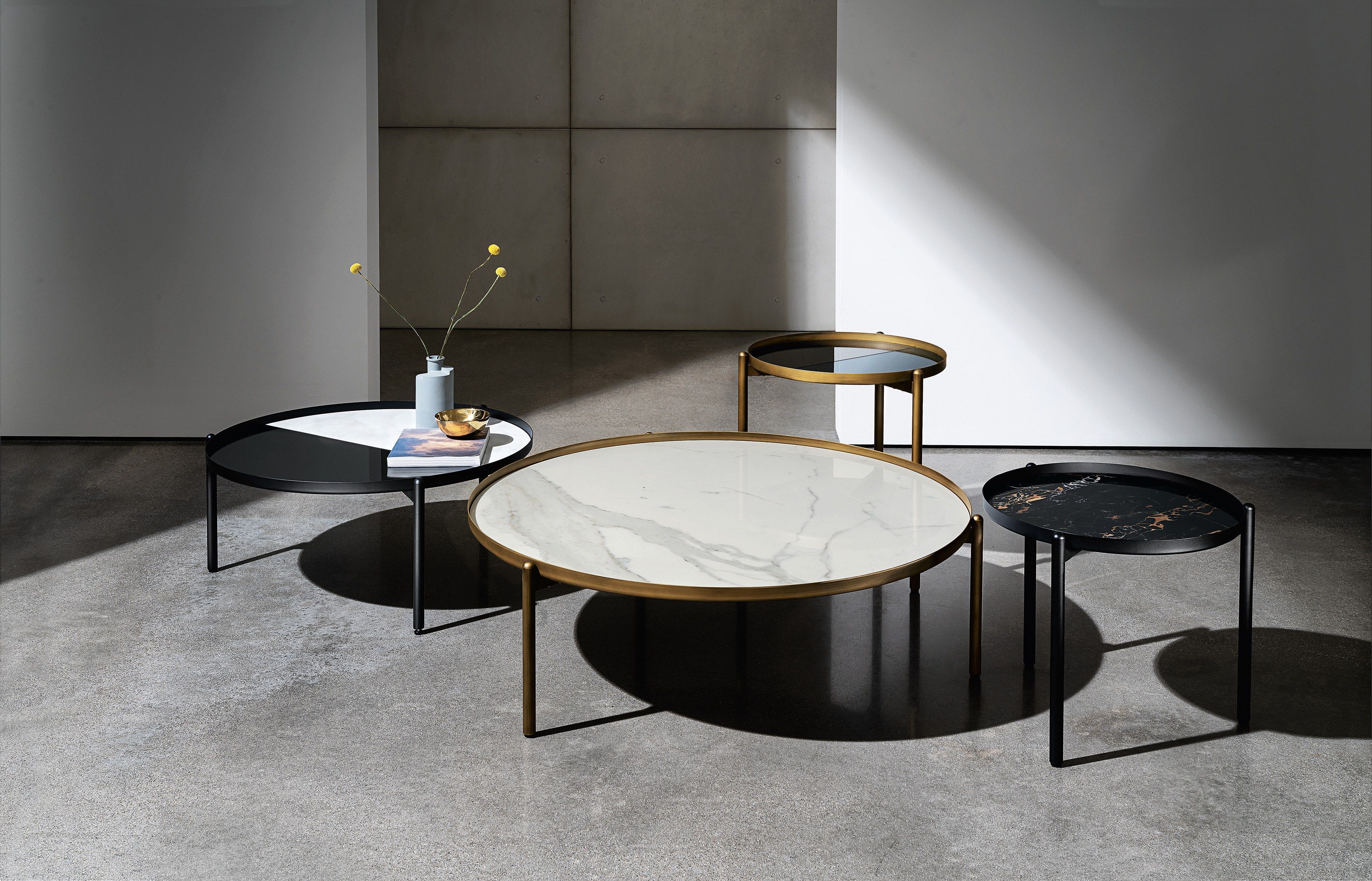 CAMPOS Round coffee table By Sovet italia design Altherr Désile Park