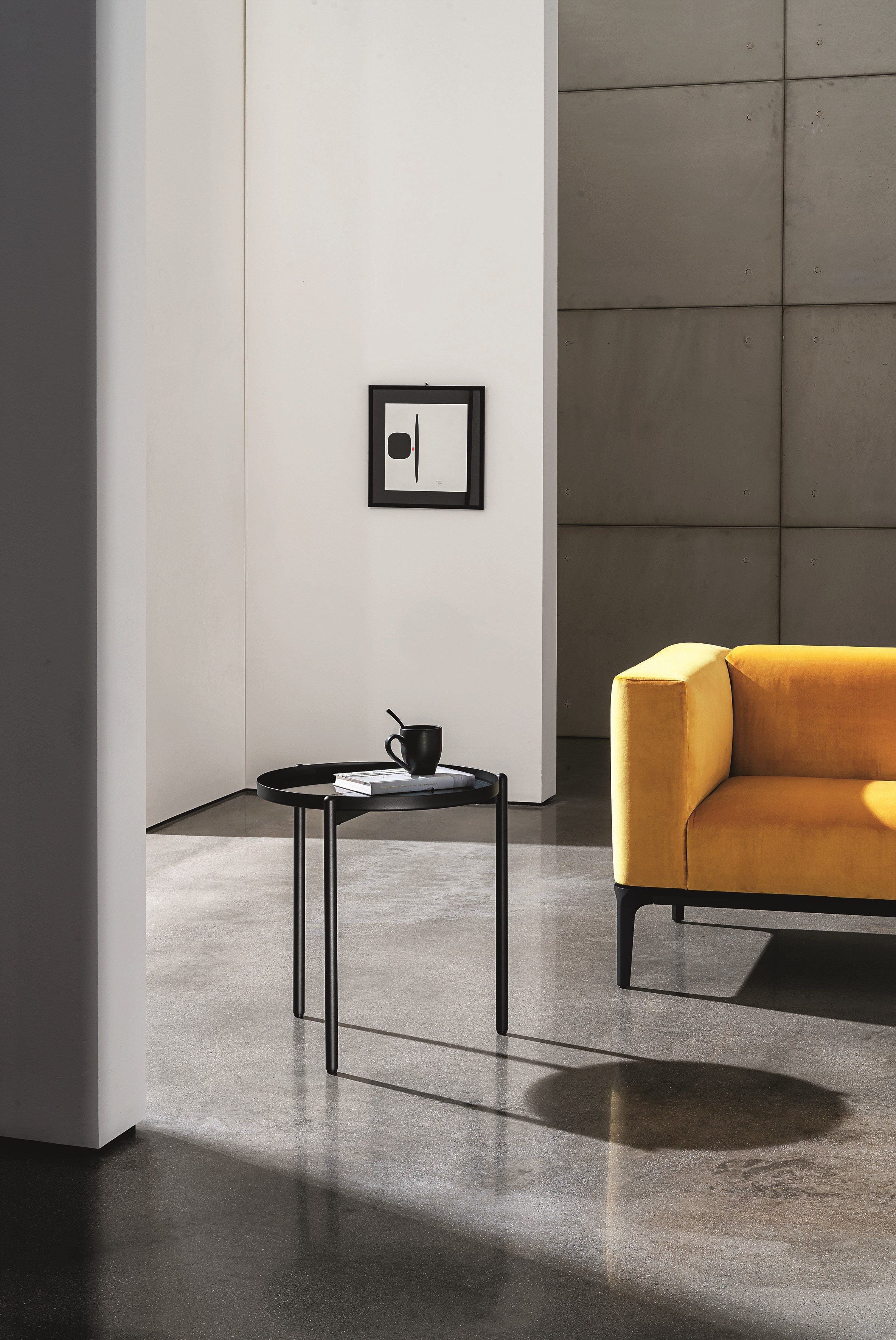 CAMPOS Round coffee table By Sovet italia design Altherr Désile Park