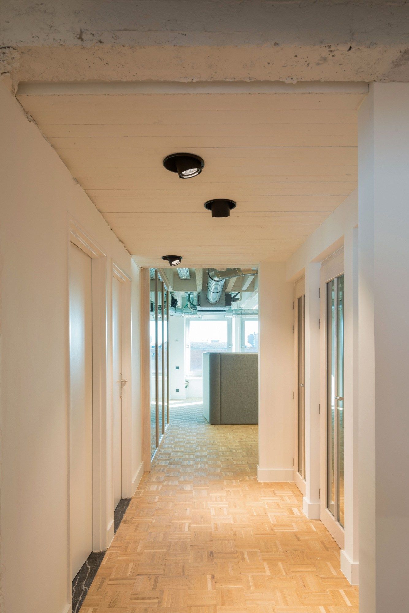 CHAPEAU by Modular Lighting Instruments - Faretto a LED orientabile a soffitto - 3