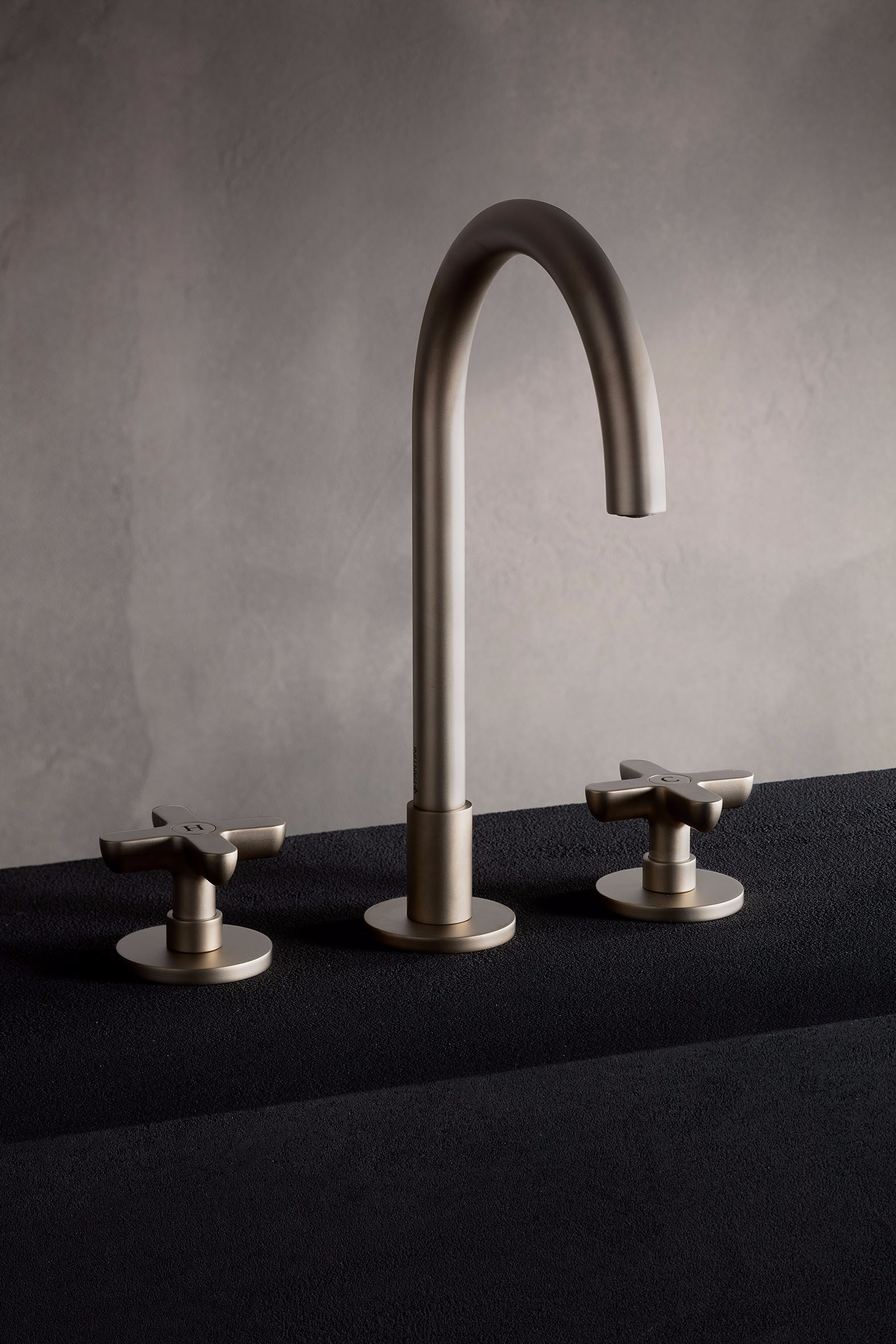 ICONA CLASSIC 3 hole chromed brass washbasin tap By Fantini Rubinetti | design Vincent Van Duysen