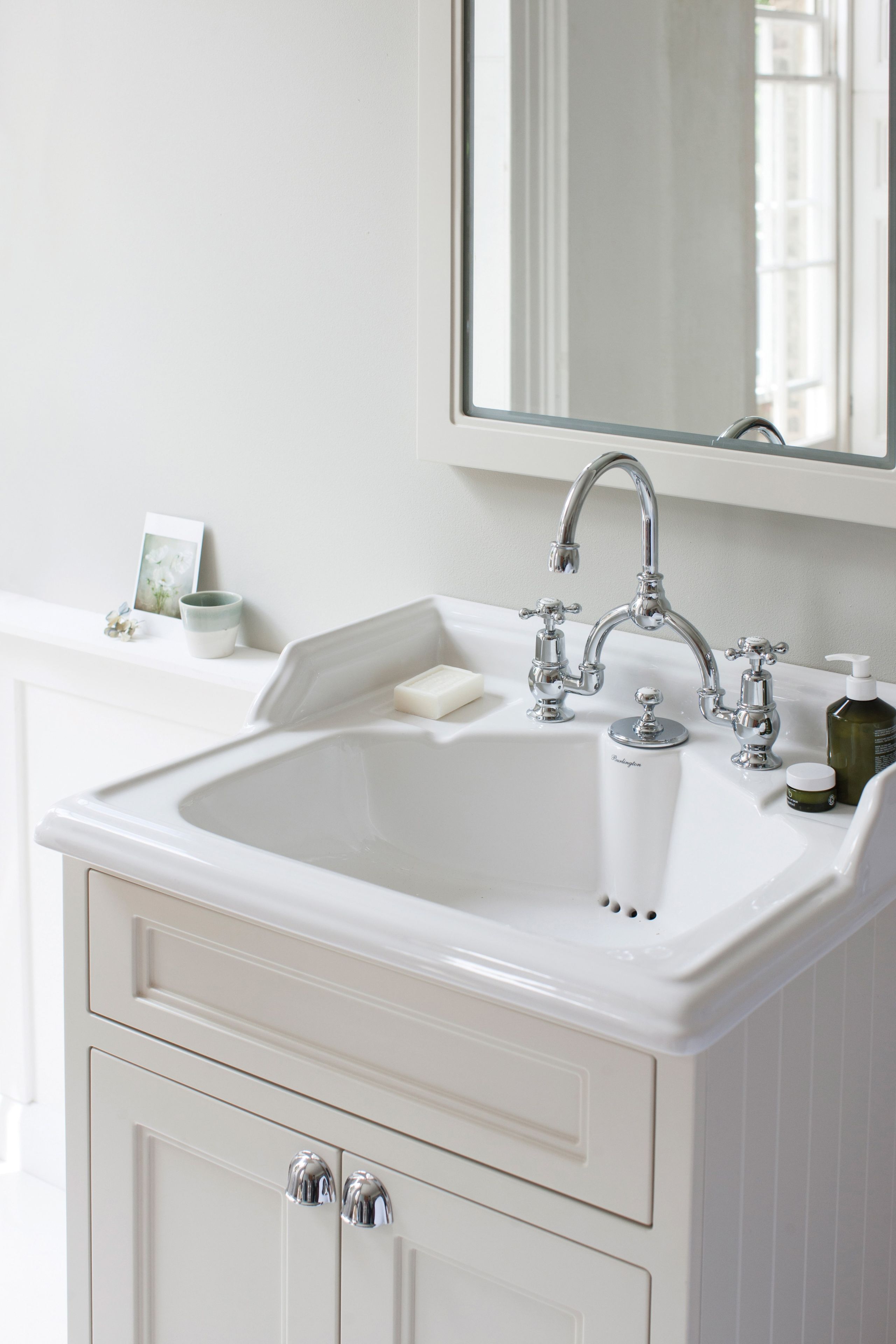 CLASSIC Vanity unit with doors By Burlington Bathrooms