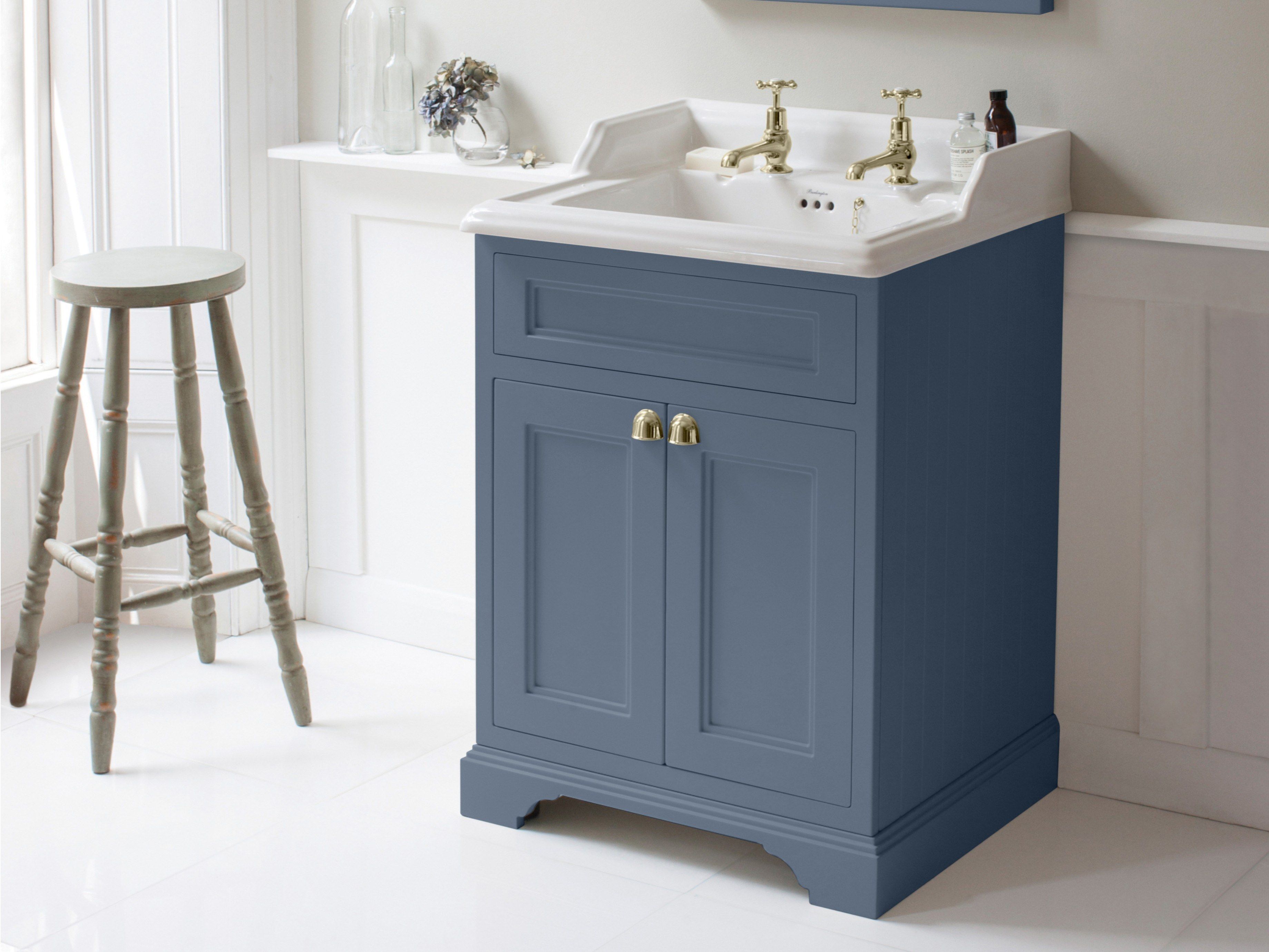 CLASSIC Vanity unit with doors By Burlington Bathrooms