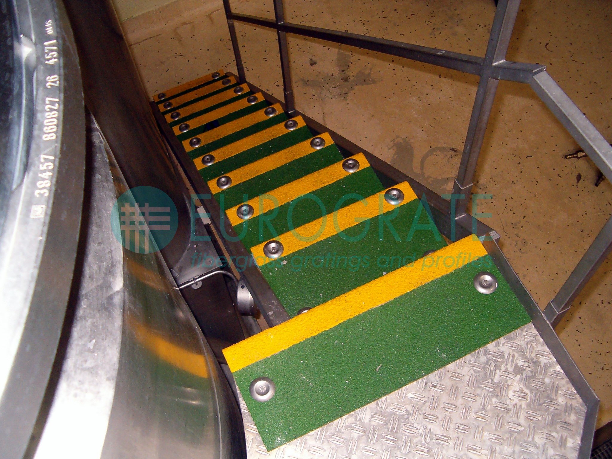 COPRIGRADINI IN VETRORESINA PRFV Elemento antisdrucciolo per gradini By