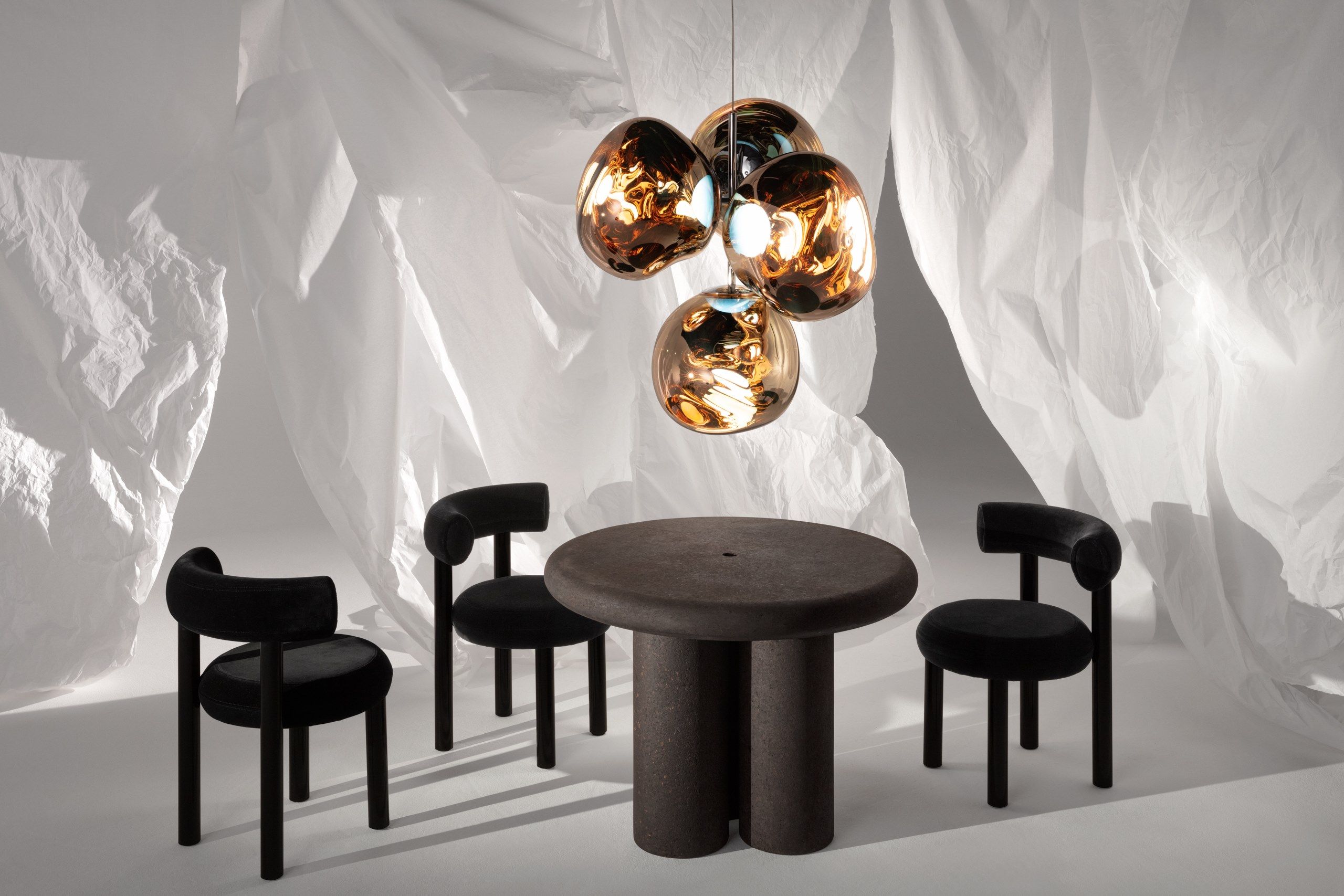 CORK Round cork dining table By Tom Dixon design Tom Dixon