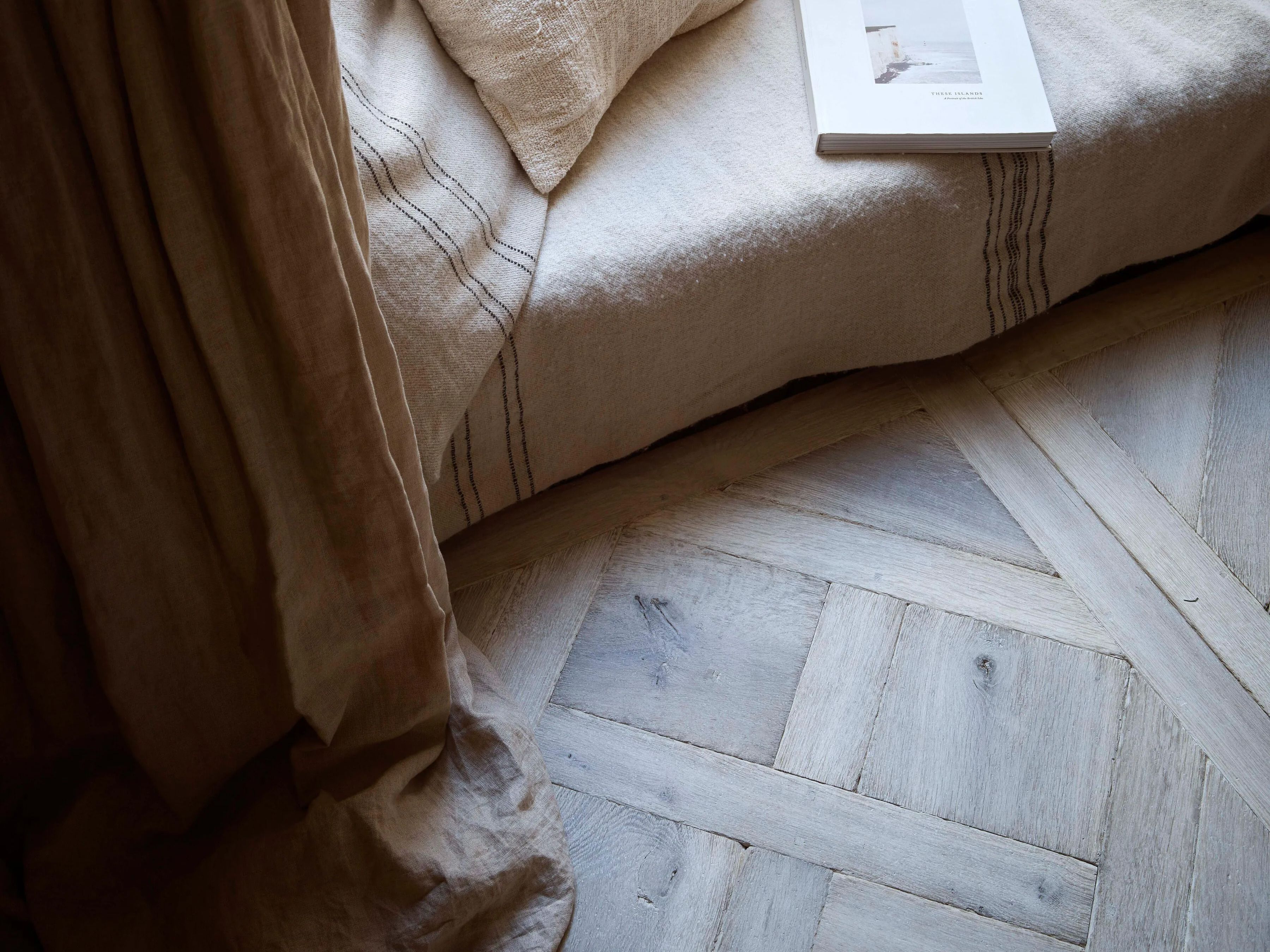 DALLE SOUBISE AUTHENTIQUE CHÊNE MASSIF VERLAINE by CarréSol Éditions - Parquet in rovere
