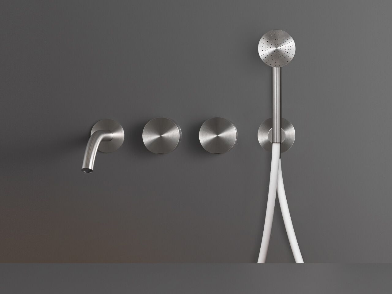 GIOTTO PLUS 94 by Ceadesign - Miscelatore per vasca a muro in acciaio inox con doccetta