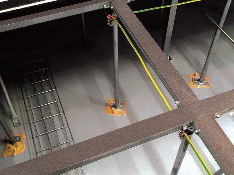 Conductive and dissipative floor Suelos sobreeelevados By TECNOGIVEX