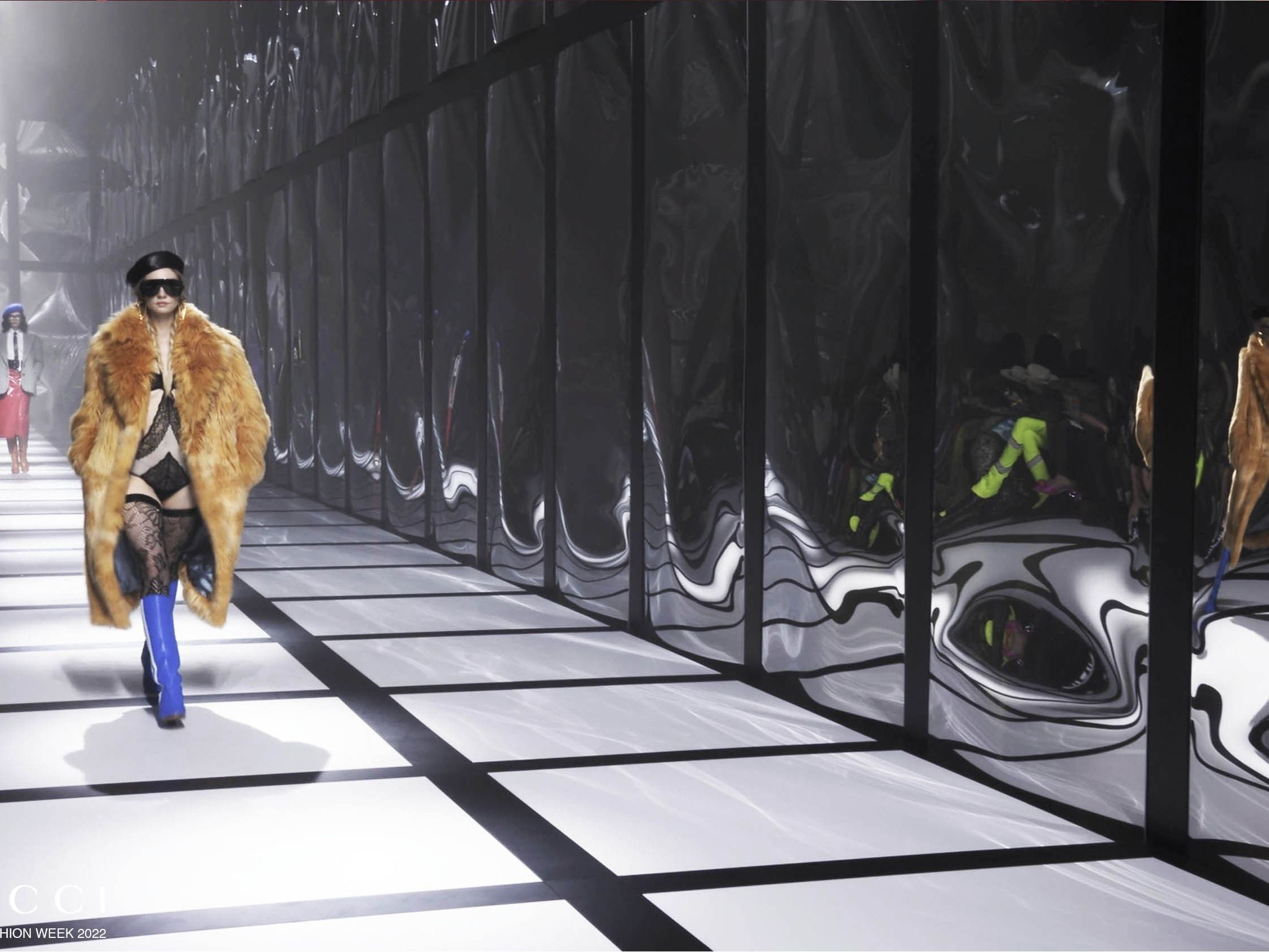 DISTORTING MIRROR Mirror By VIDAME EDITIONS