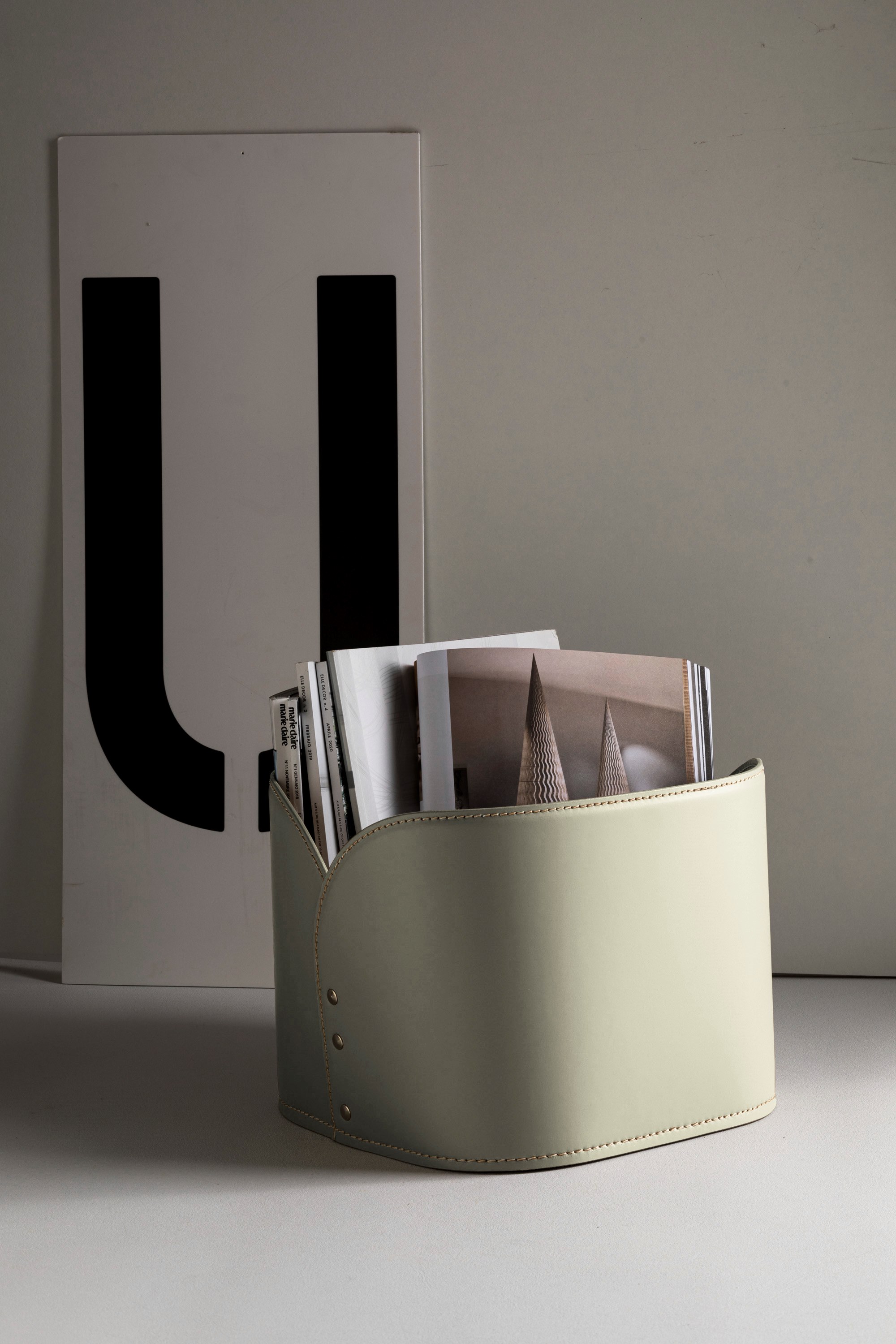 DIURNUS Magazine rack By LIMAC design FIRESTYLE