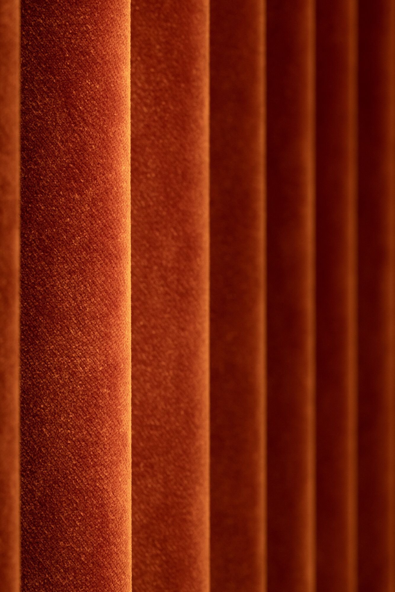 Folding door with velvet cladding Trennwand aus Stoff mit Falttüren By ...