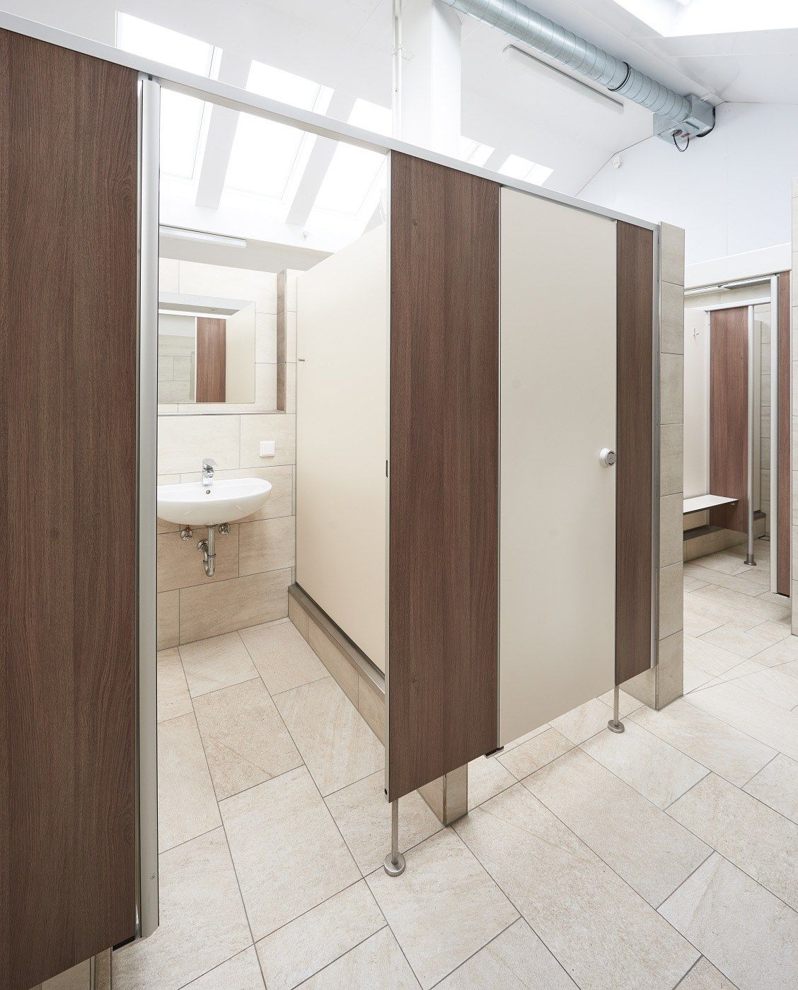 EF-3 HPL toilet partition By Schäfer Trennwandsysteme