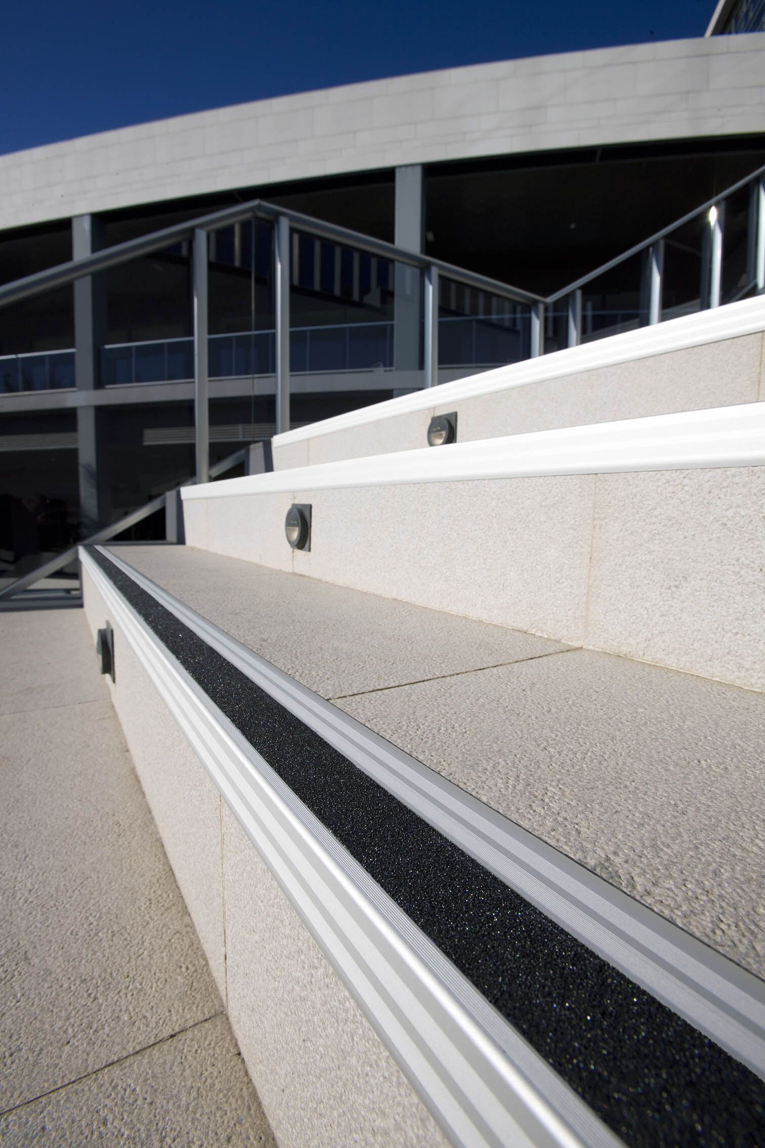 NOVOPELDAÑO® SAFETY by EMAC Italia - Profilo paragradino - 5