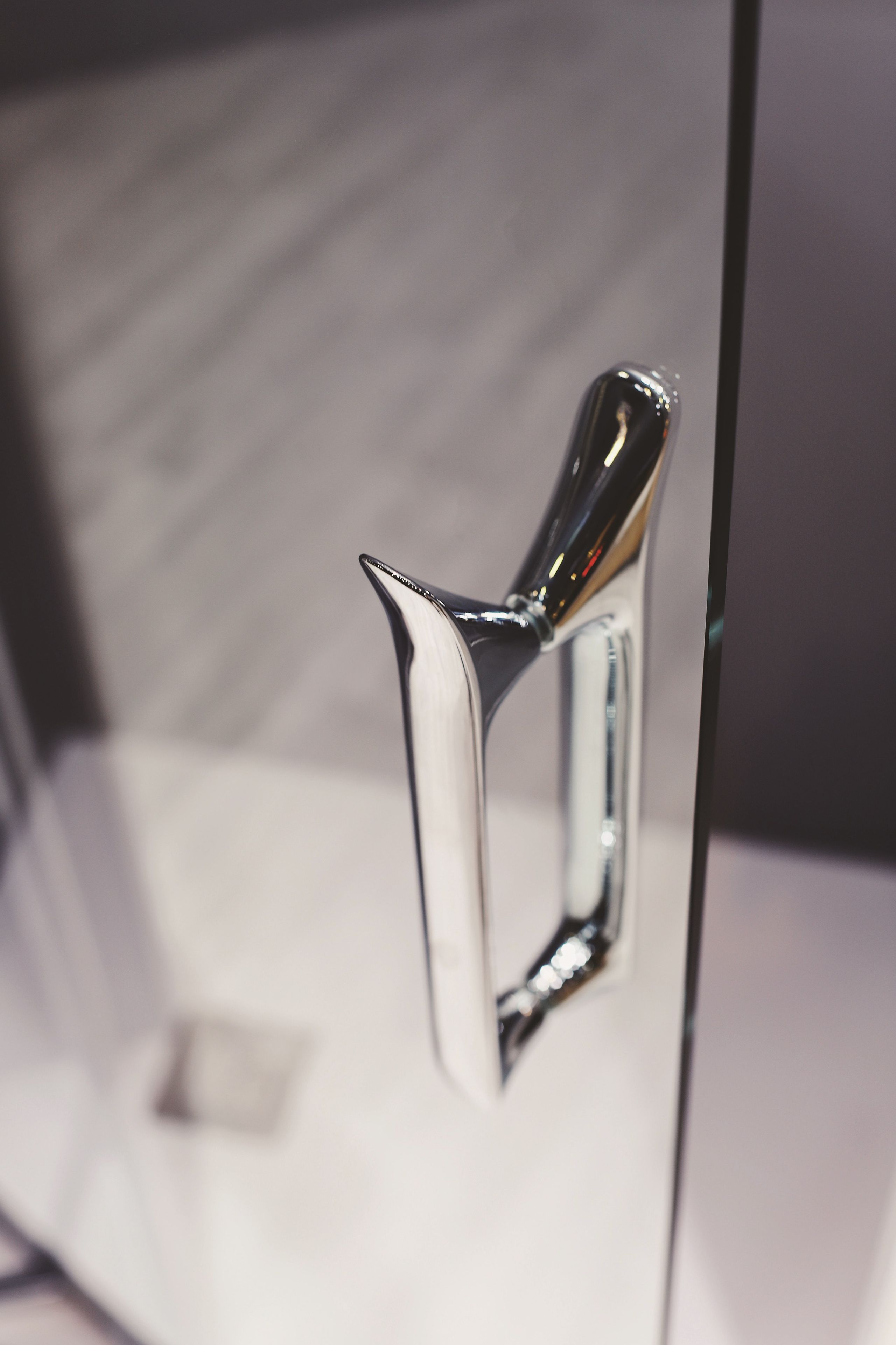 ETO HINGE WITH INLINE PANEL DOOR Glass hinged door with inline panel By