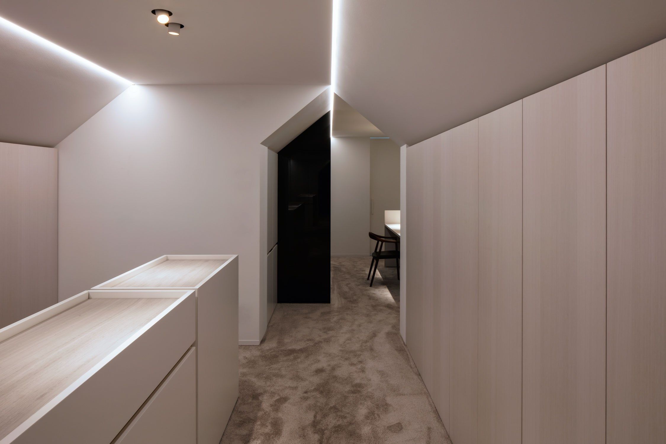 FEMTOLINE 35 TRIMLESS Linear lighting profile By Delta Light