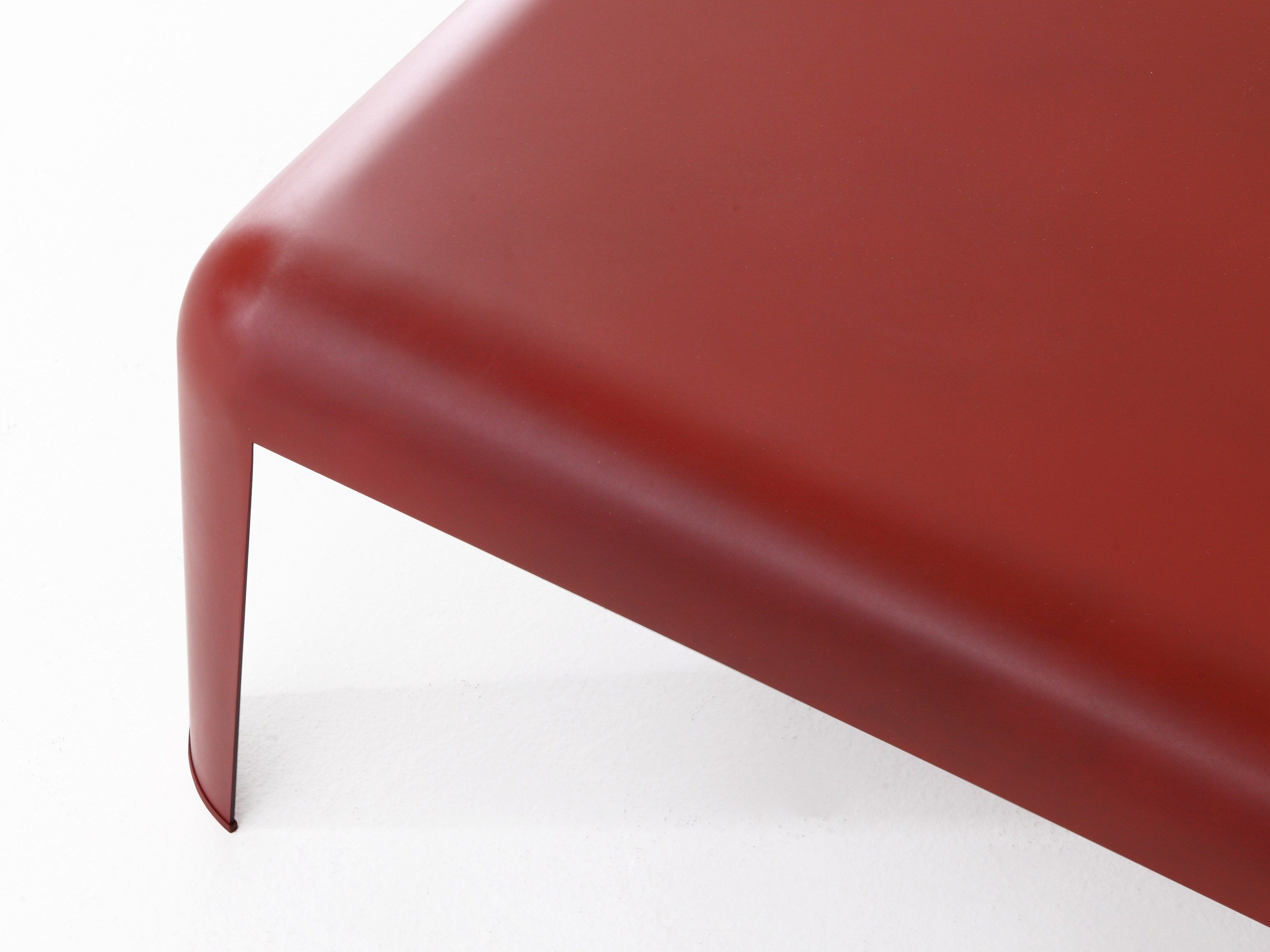 FERRO Plate coffee table By Porro design Piero Lissoni