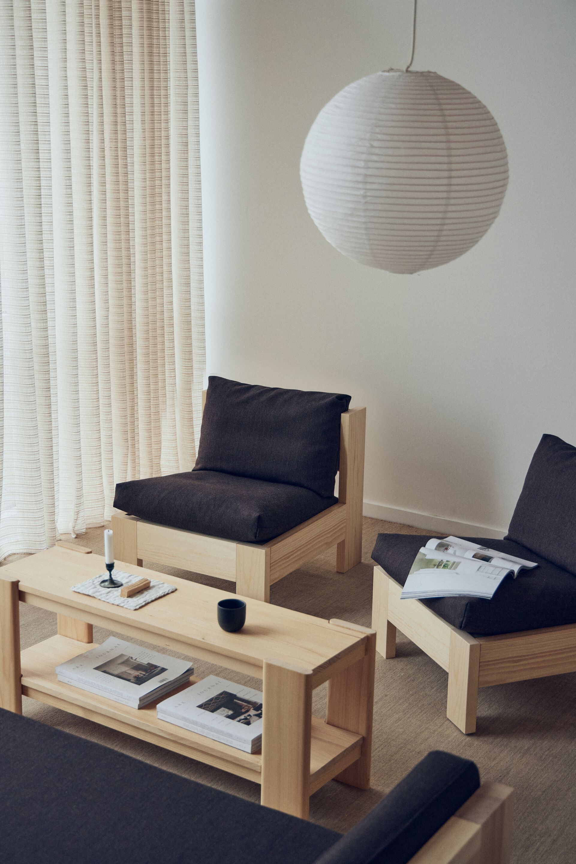 ICON by Form & Refine - Poltrona in legno e tessuto - 11