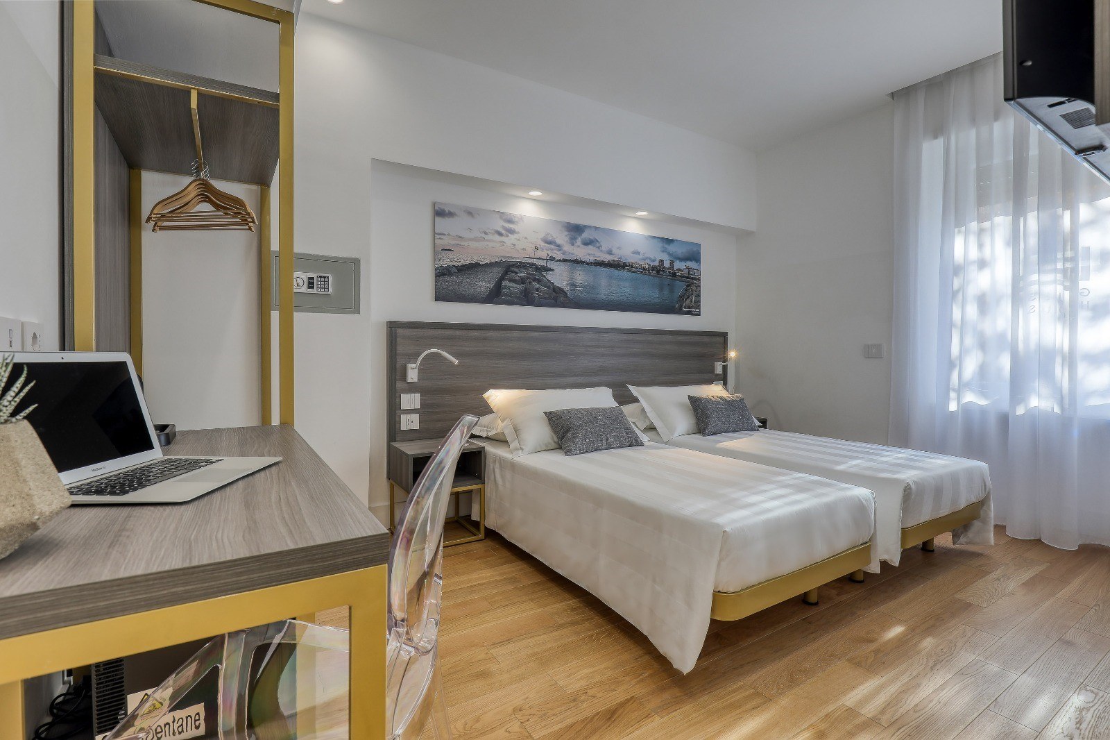 Hotel bedroom Furniture for hotel By Mobilspazio