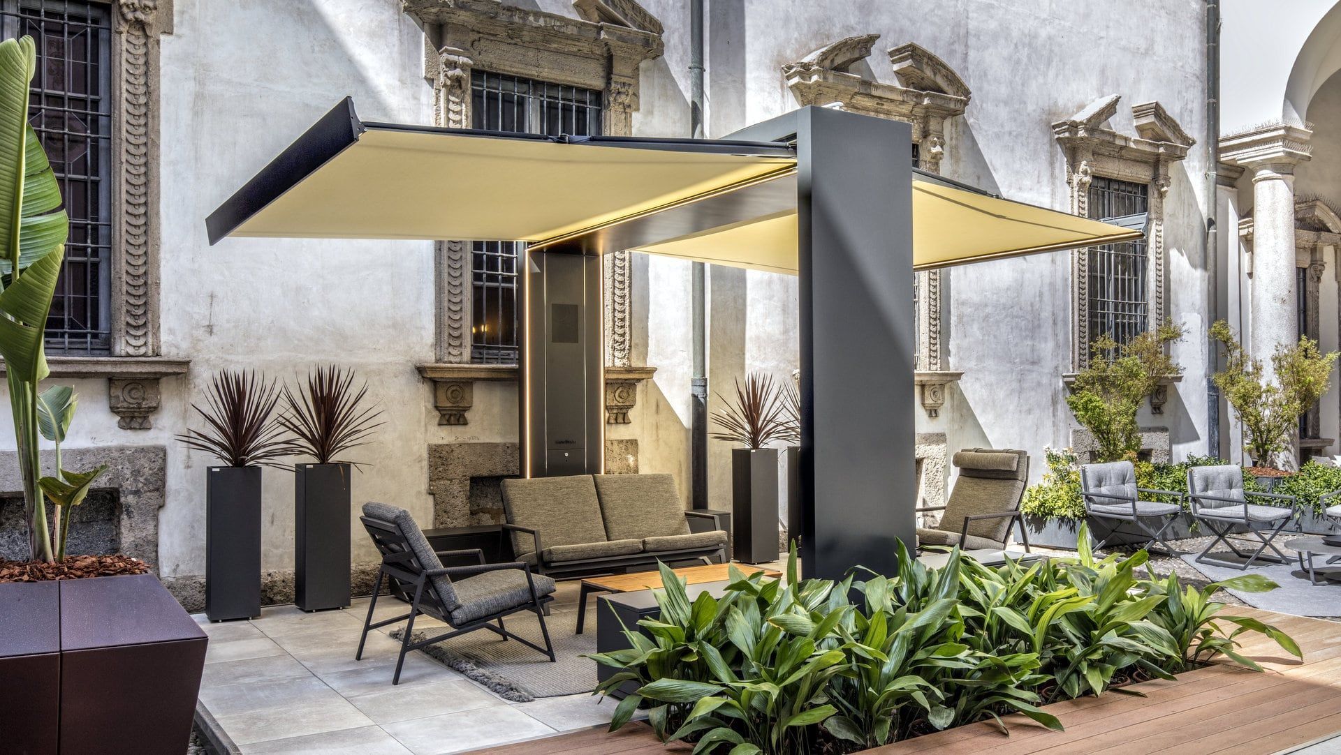 GATE SHADE Motorized freestanding Folding arm awning By UNOSIDER