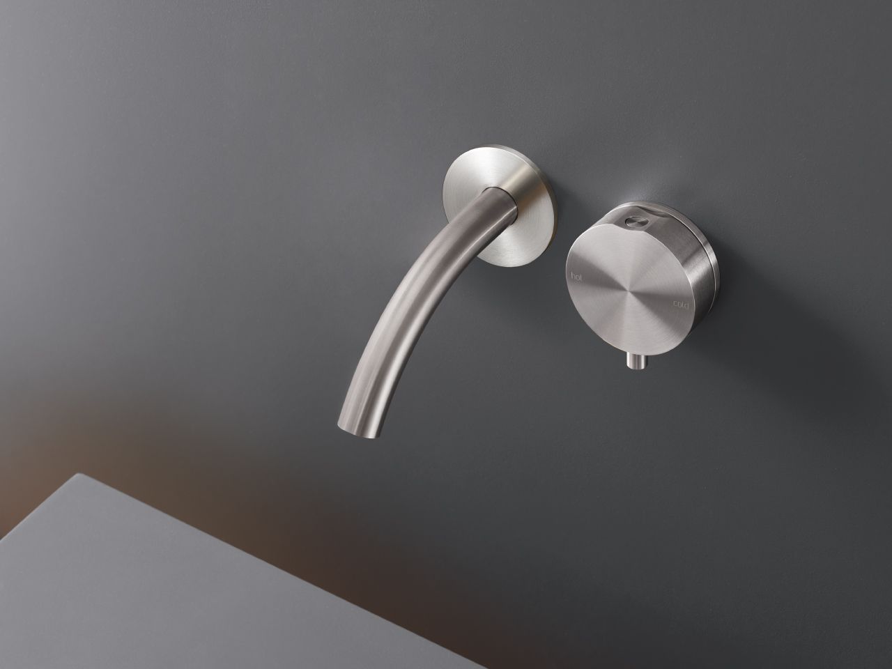 GIOTTO PLUS 76 by Ceadesign - Miscelatore per lavabo a 2 fori a muro in acciaio inox