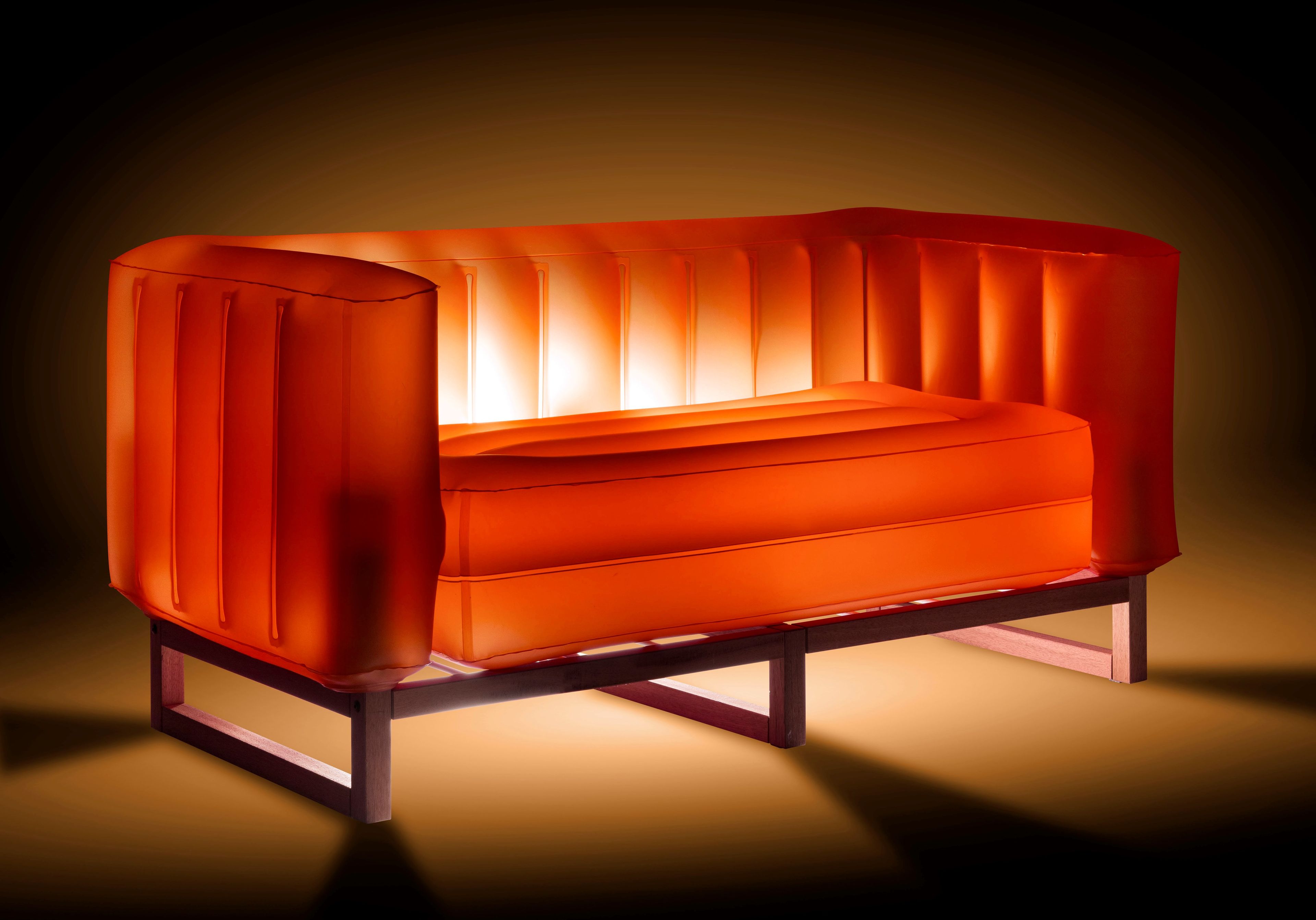 ILLUMINATED YOMI Garden sofa Inflatable sofa with light By Mojow