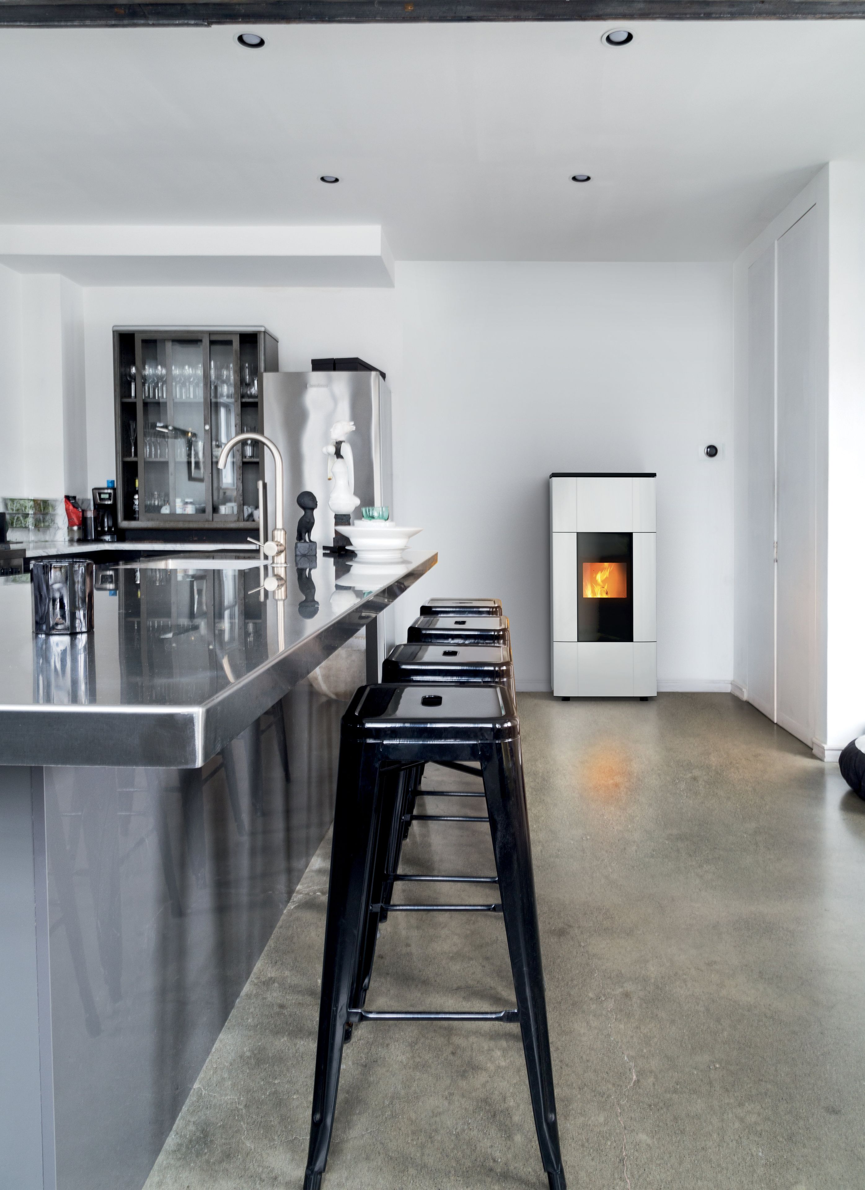 JAZZ by MCZ - Termostufa a pellet con frontale in ceramica e braciere autopulente - 2