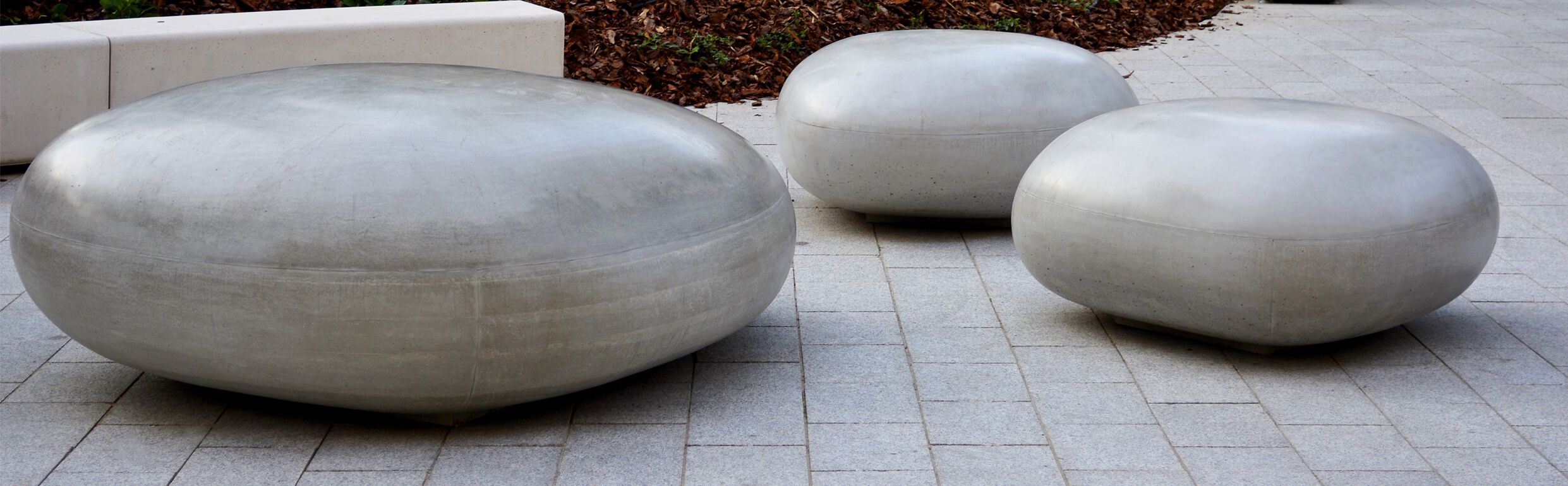 Seduta da esterni in calcestruzzo PEBBLES - KRAUSZ High Tech Stone ...