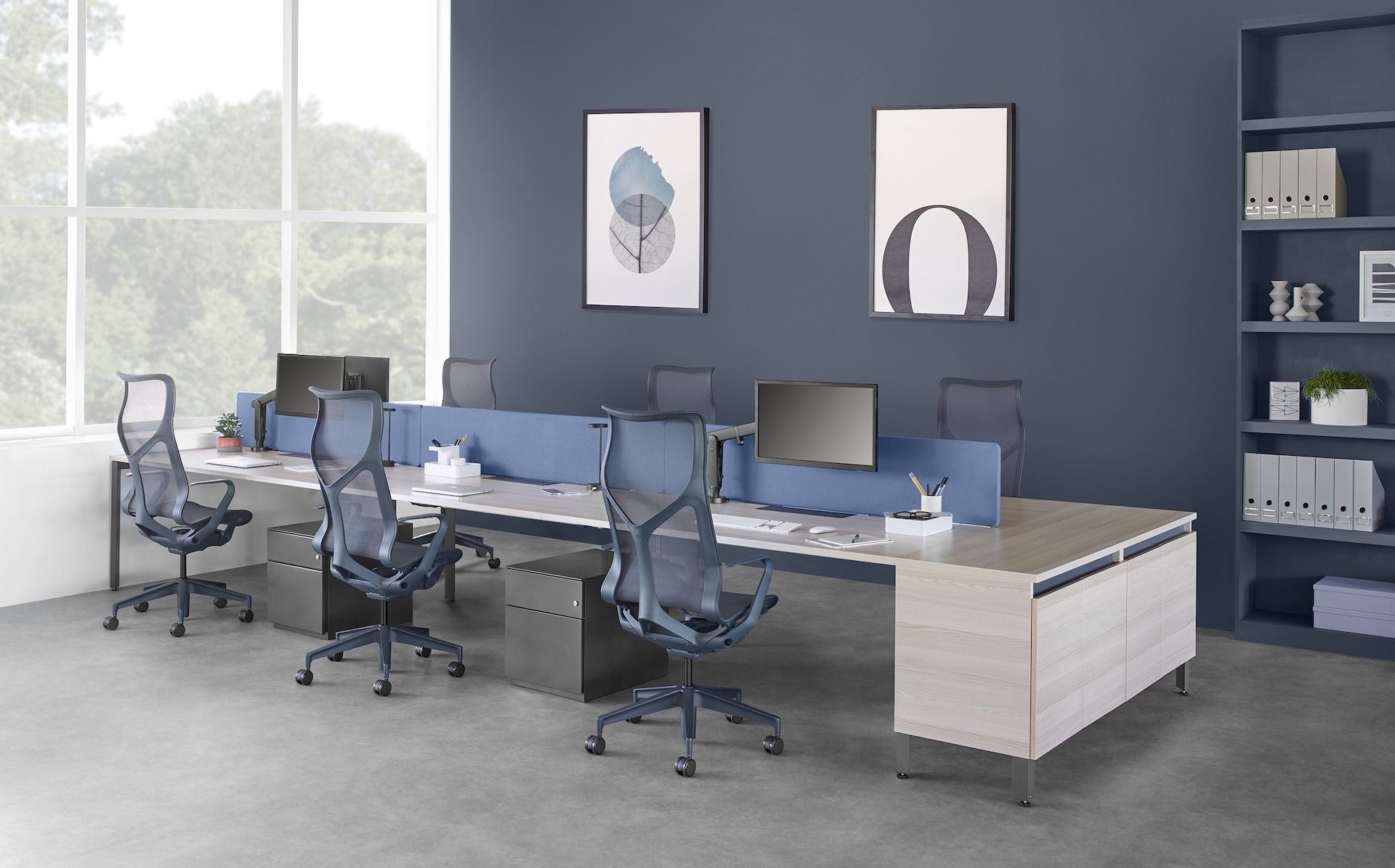 LAYOUT STUDIO Office desk By Herman Miller
