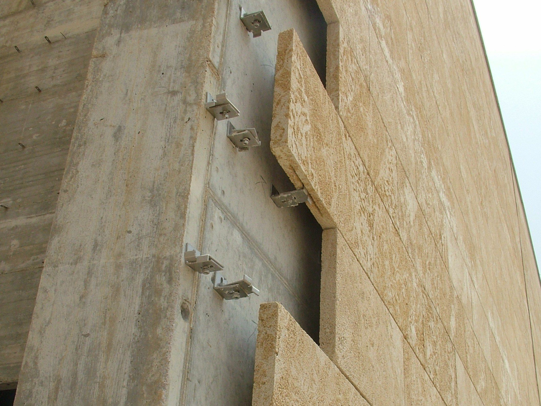 Facciata ventilata in pietra leccese by PIMAR - Facciata ventilata in pietra leccese