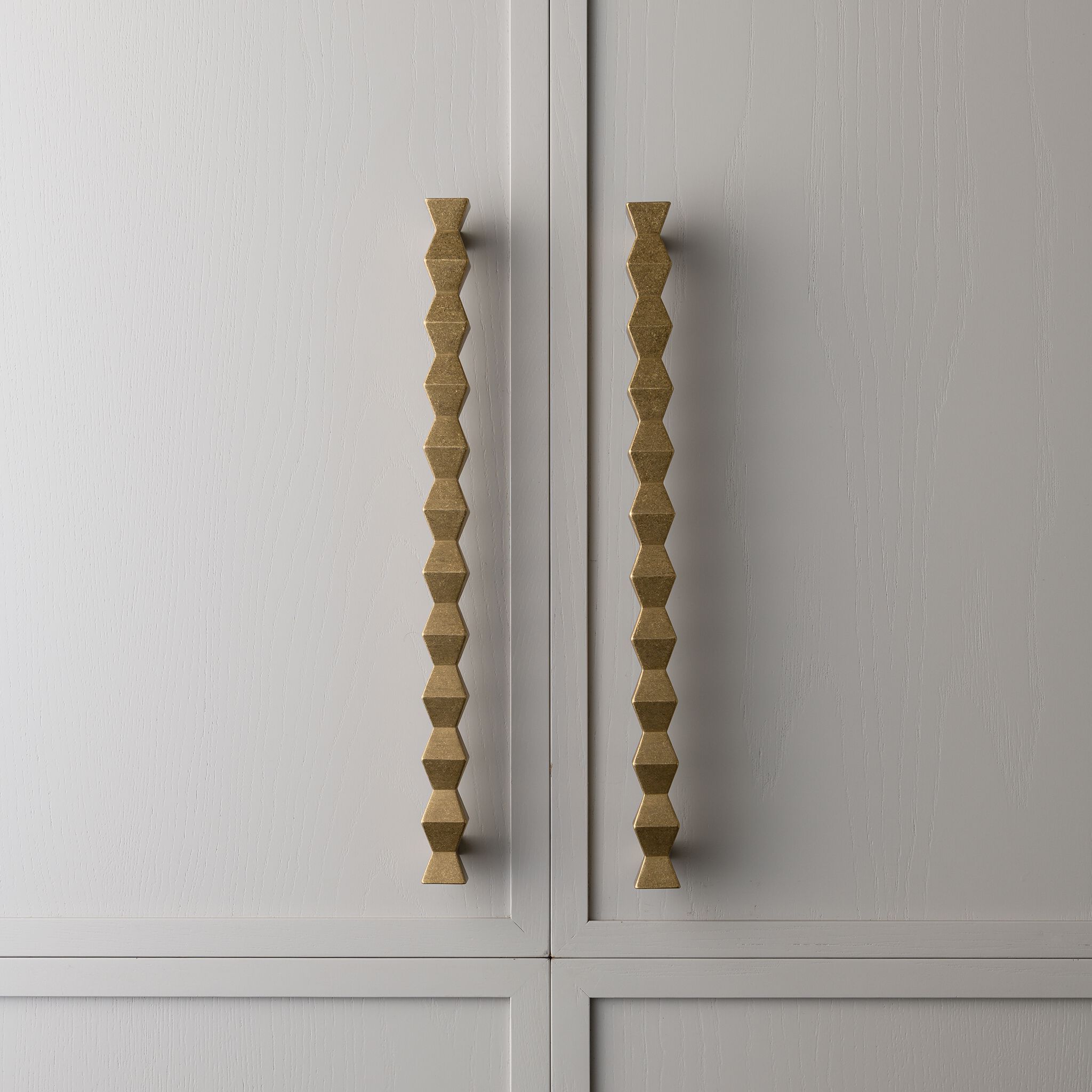 FORMA PULL by Lo & Co Interiors - Maniglia per mobili in ottone - 14