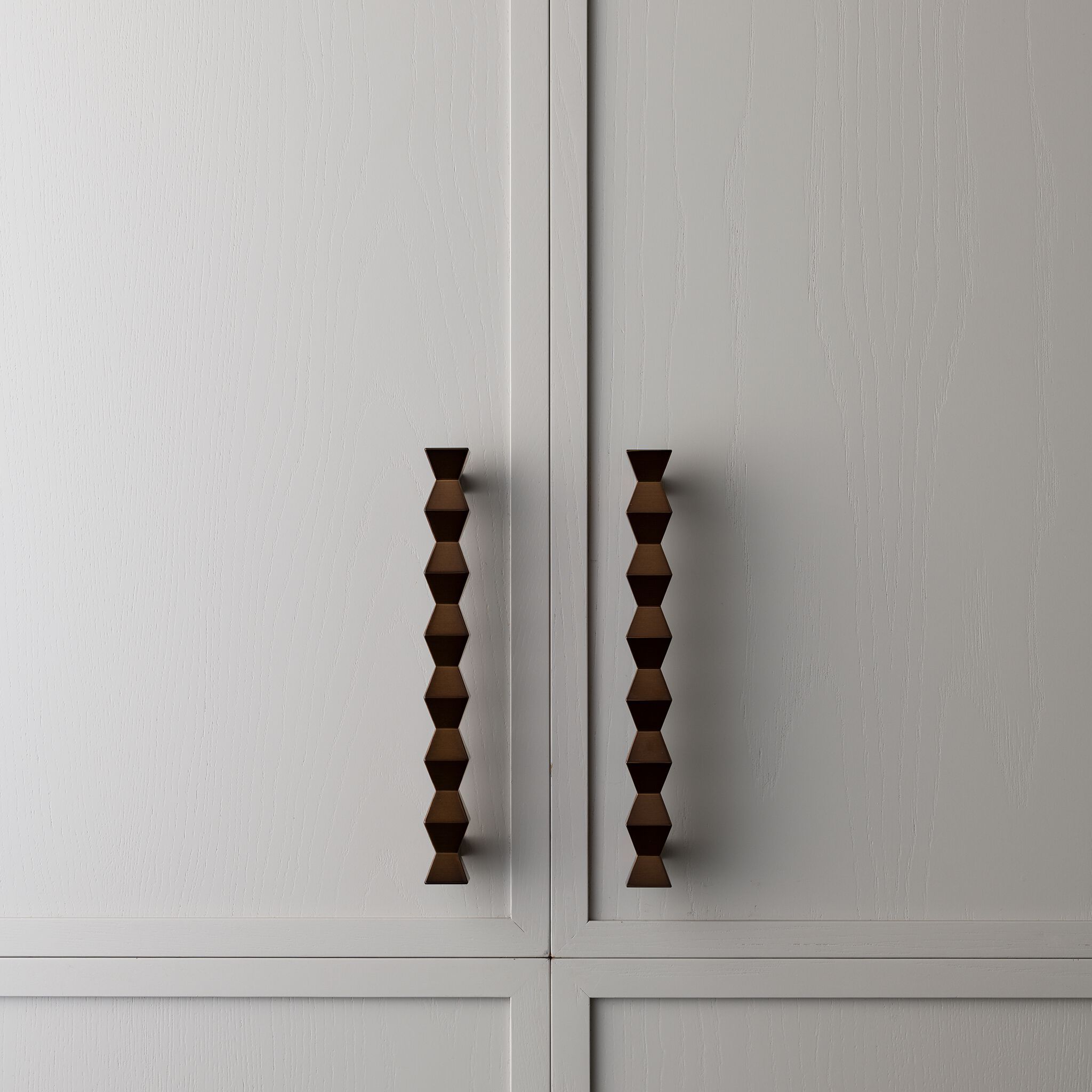 FORMA PULL by Lo & Co Interiors - Maniglia per mobili in ottone - 12