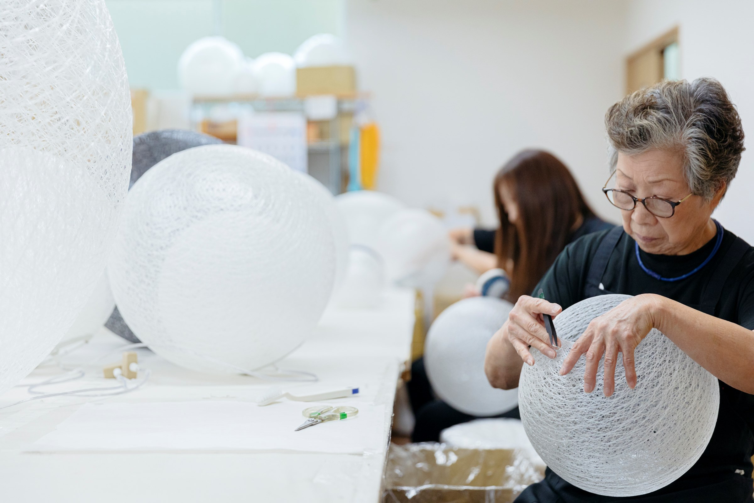 MAYUHANA® OVAL PENDANT Lampada a sospensione By YAMAGIWA | design Toyo Ito