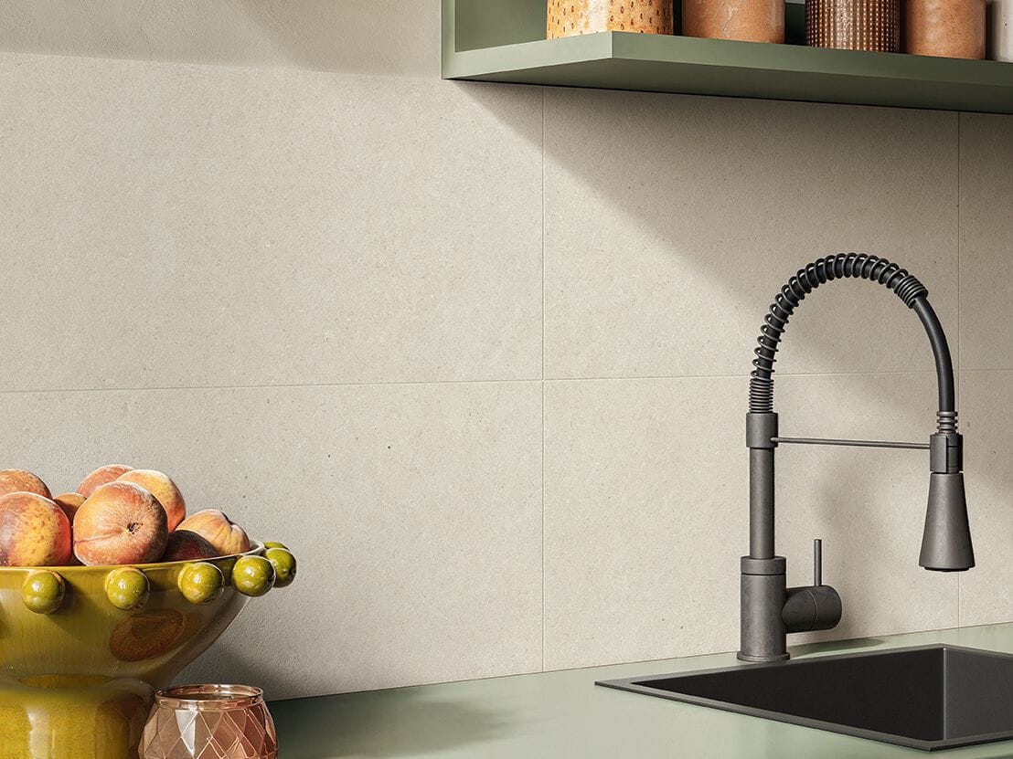 LITHORA WHITE by Marca Corona - Pavimento/rivestimento in gres porcellanato effetto pietra