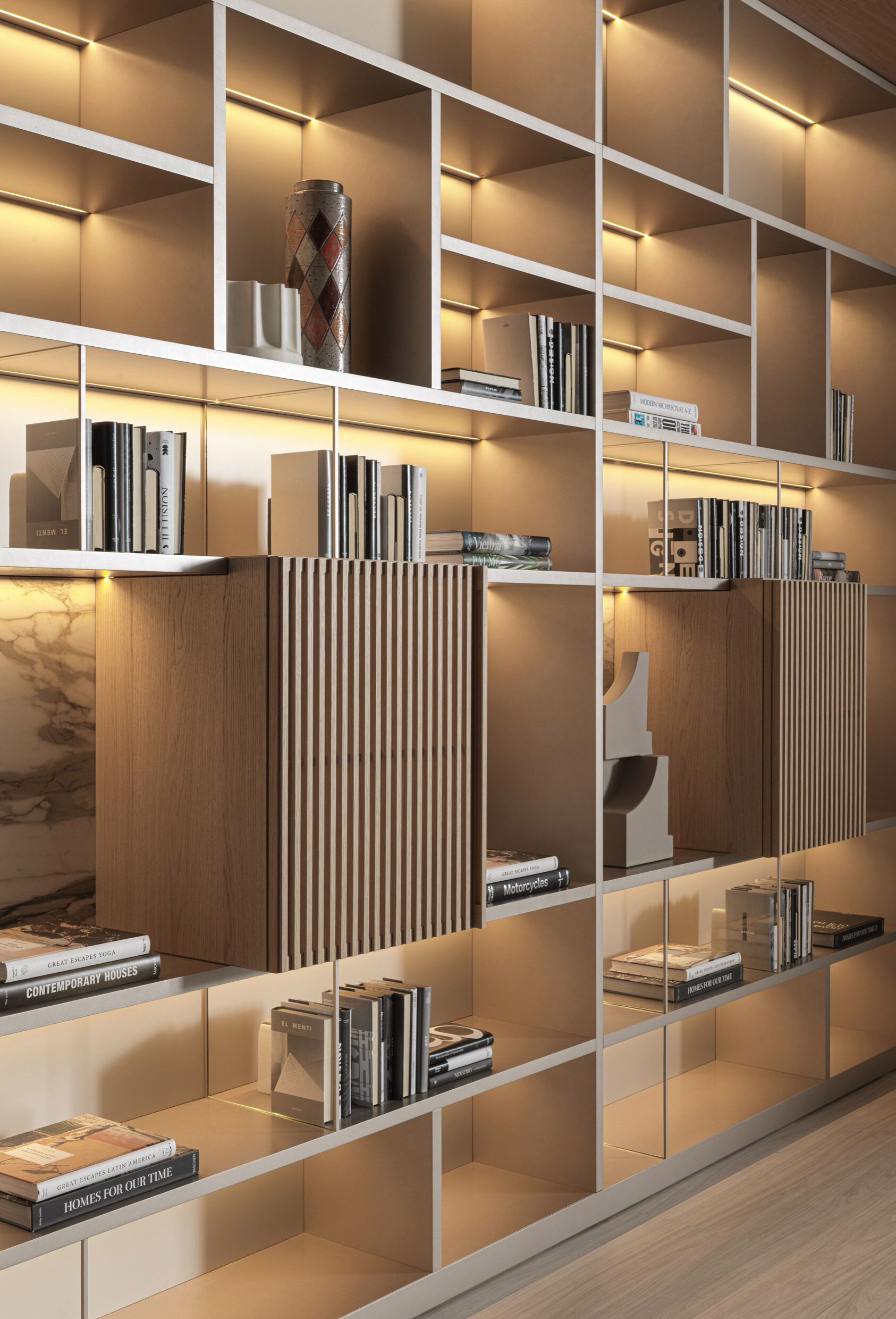 505 UP SYSTEM Sectional wooden bookcase with built-in lights By Molteni ...