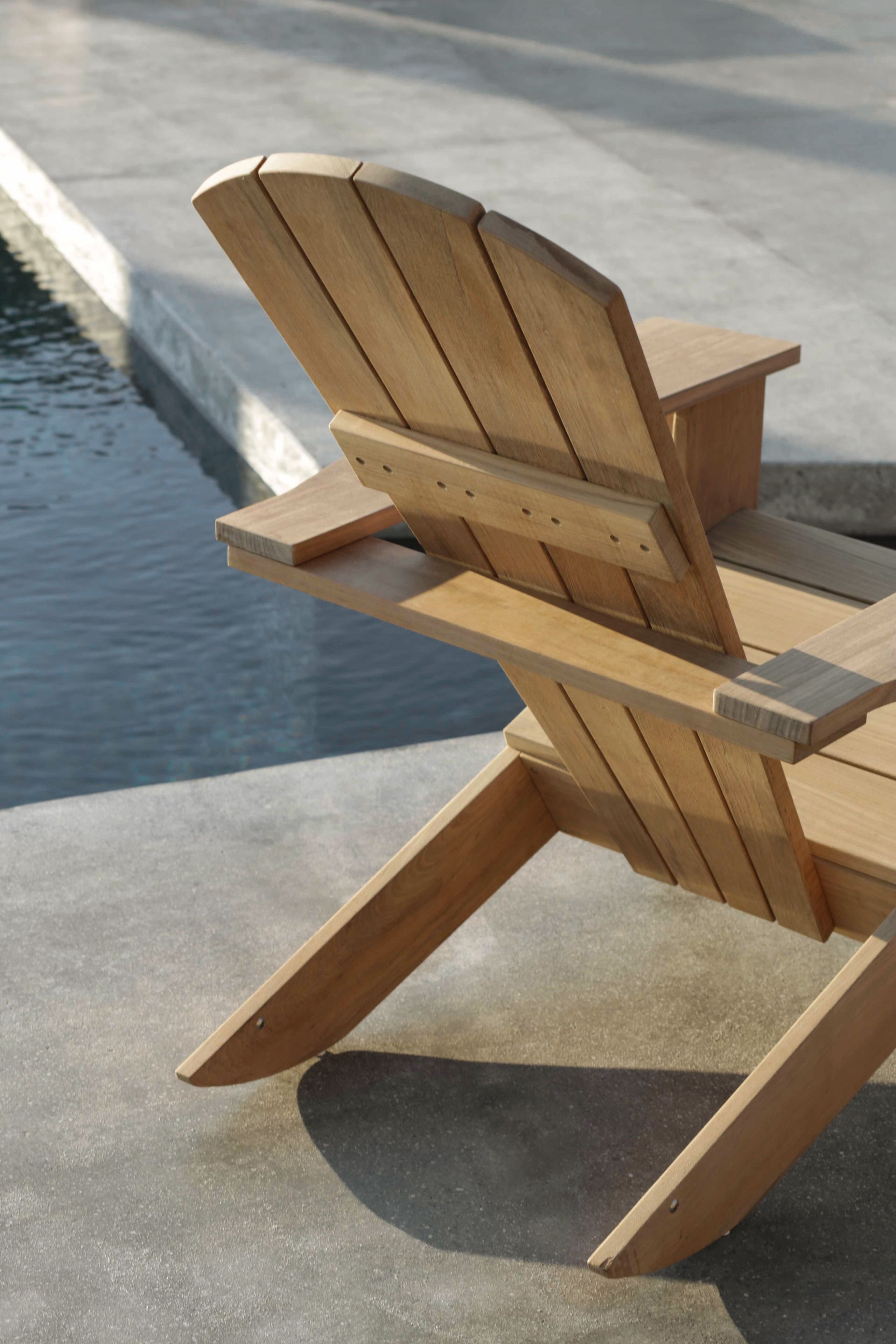 NEW ENGLAND Teak deck chair with armrests By Royal Botania